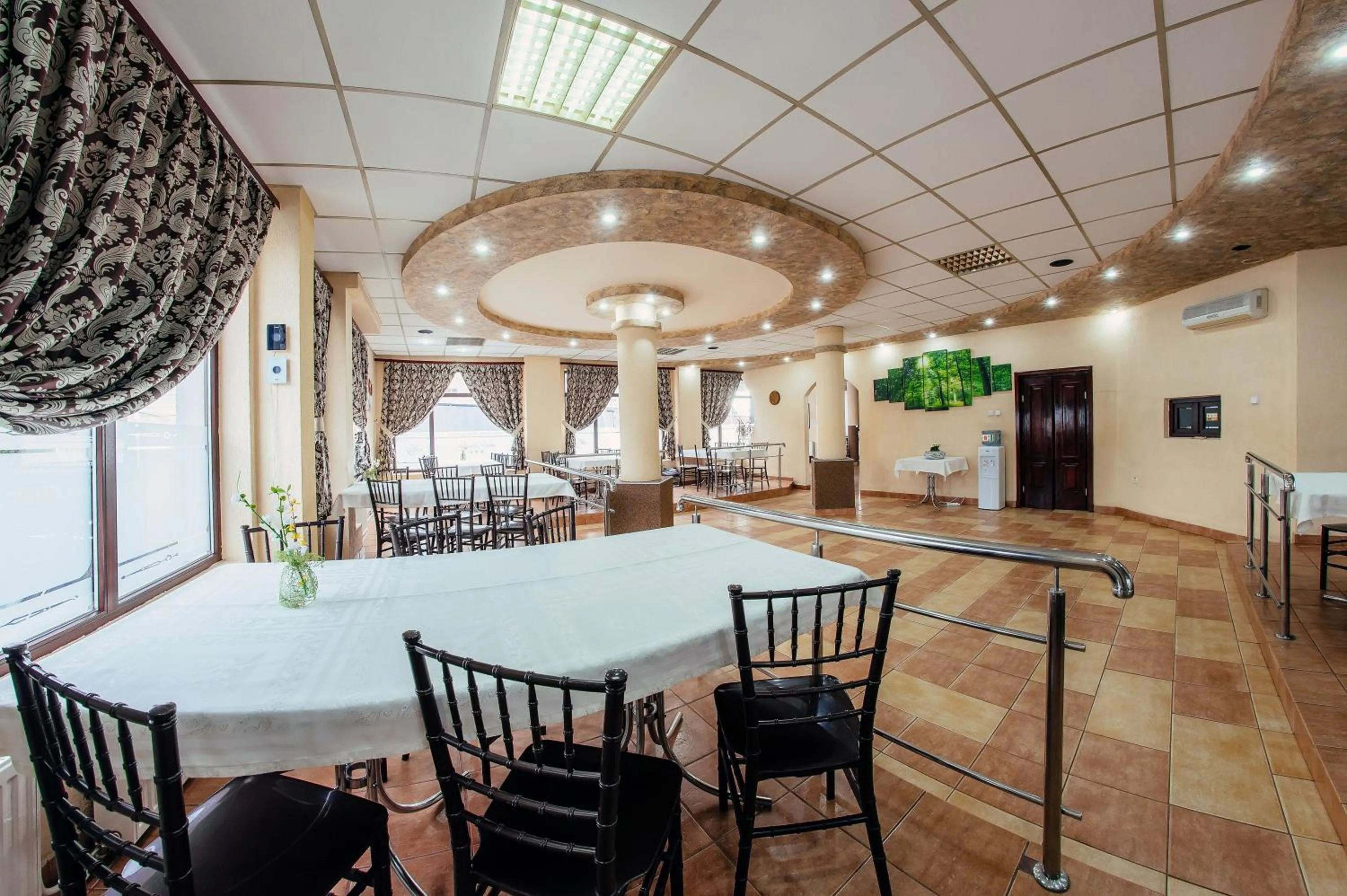 Restaurant/places to eat in Hotel Simeria