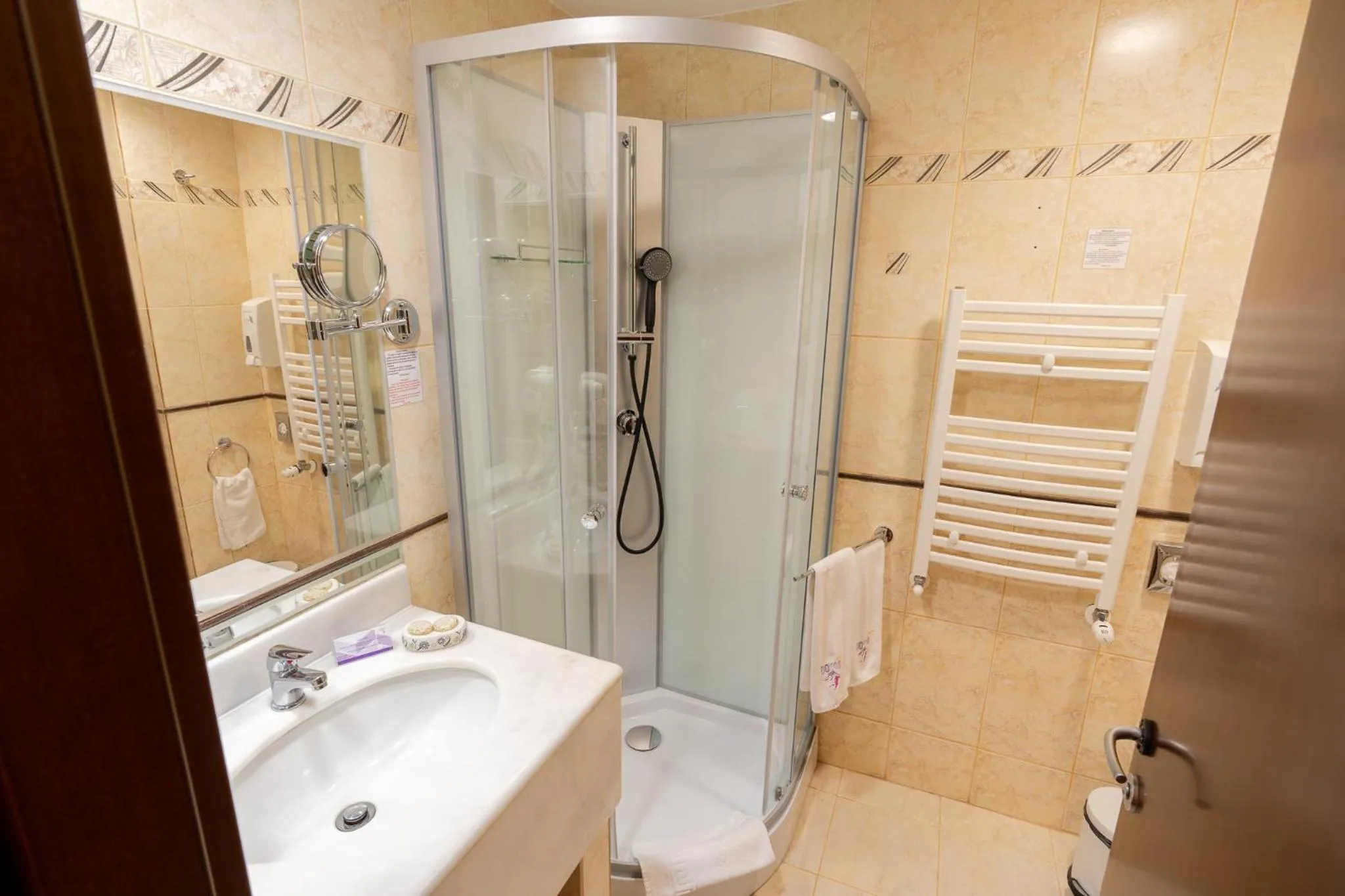 Shower in Hotel Dorna