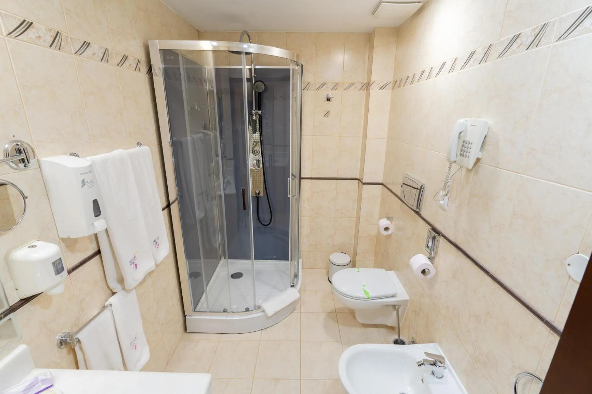 Shower in Hotel Dorna