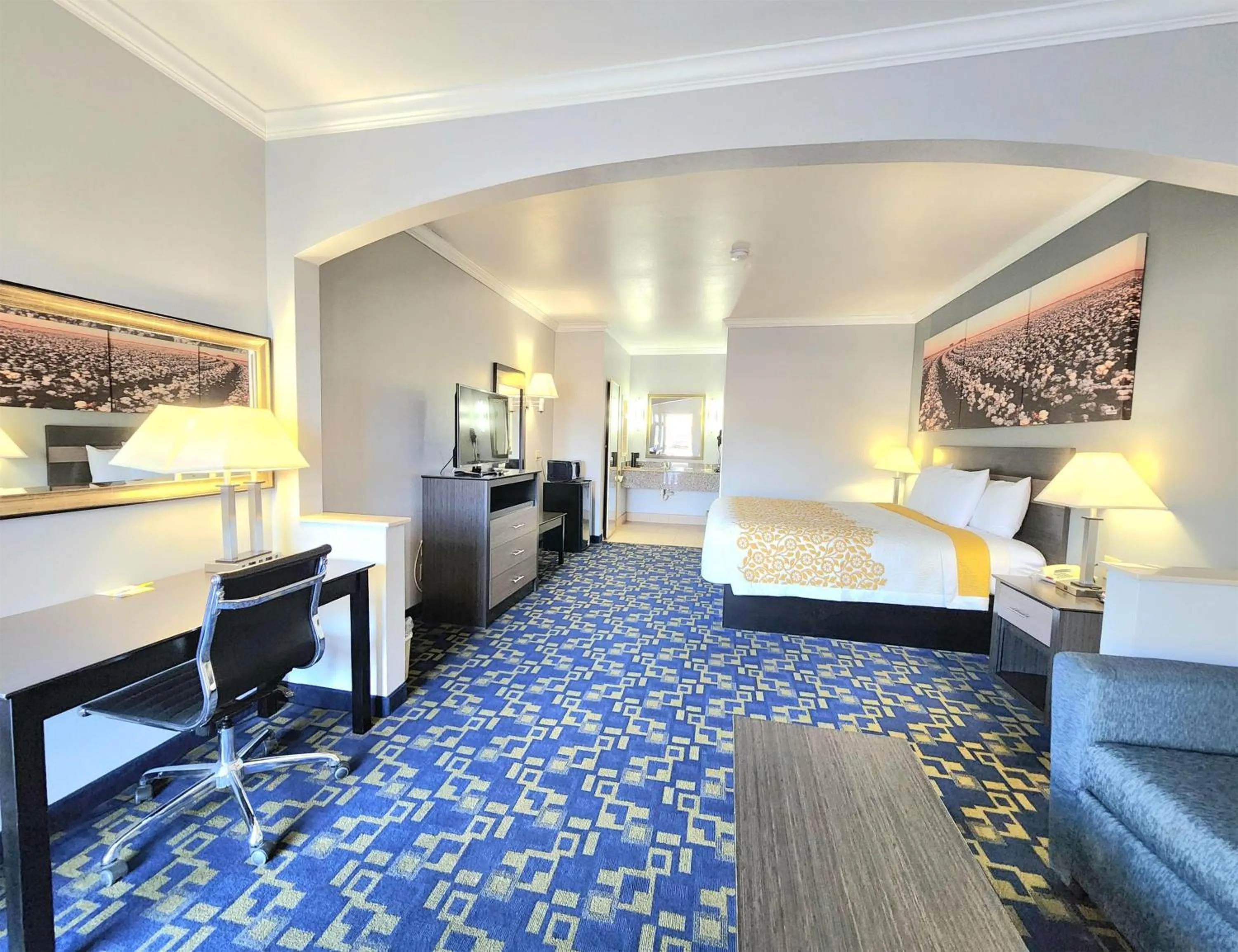 Photo of the whole room, Bed in Days Inn by Wyndham Robstown