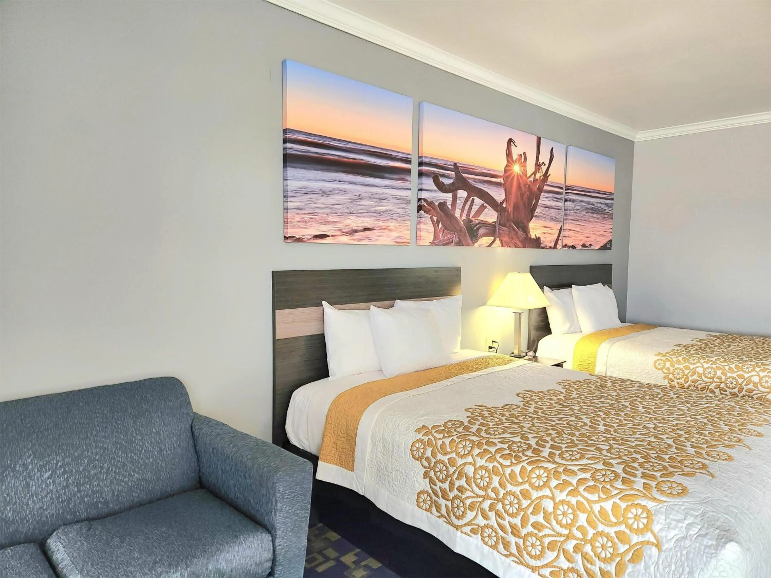 Photo of the whole room, Bed in Days Inn by Wyndham Robstown