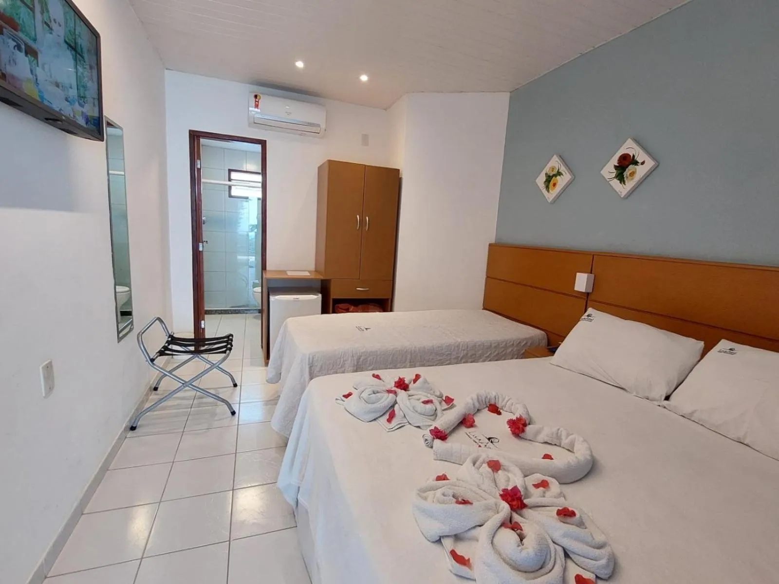 Photo of the whole room, Bed in Pousada Lua Azul