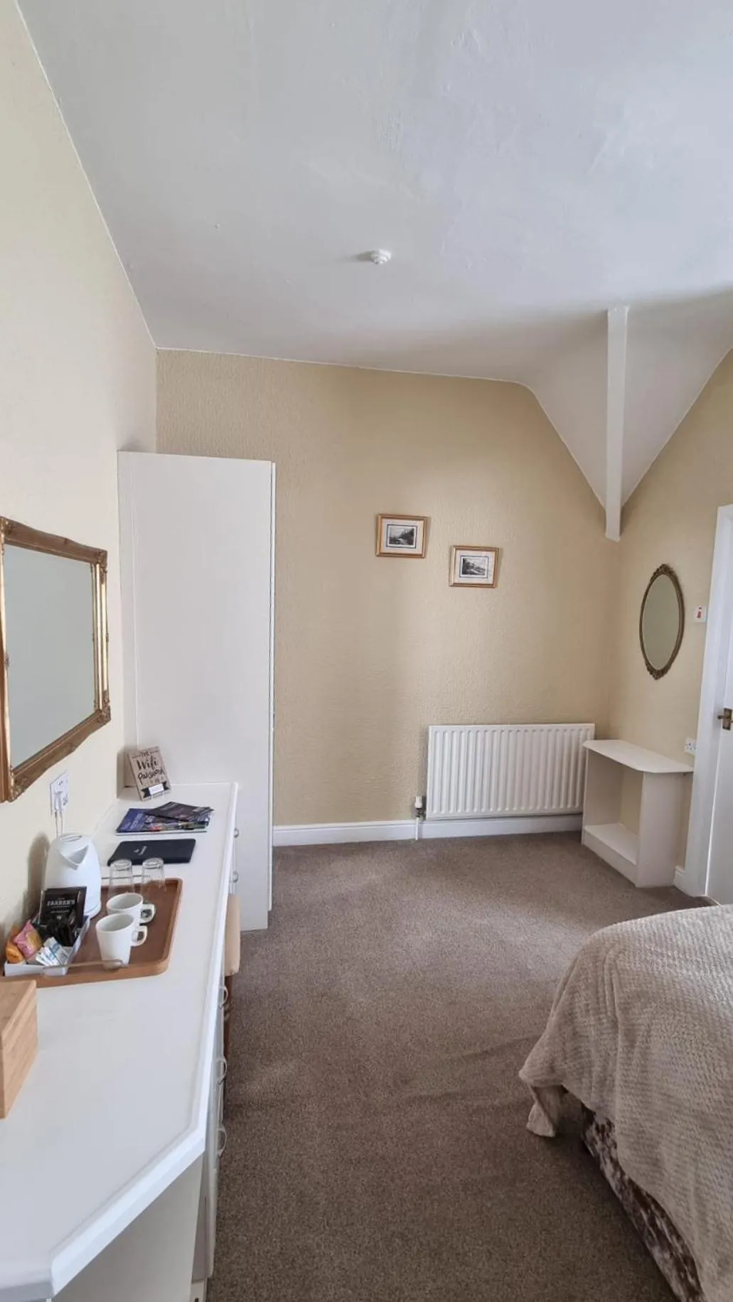 Photo of the whole room, Bed in The Cavendish