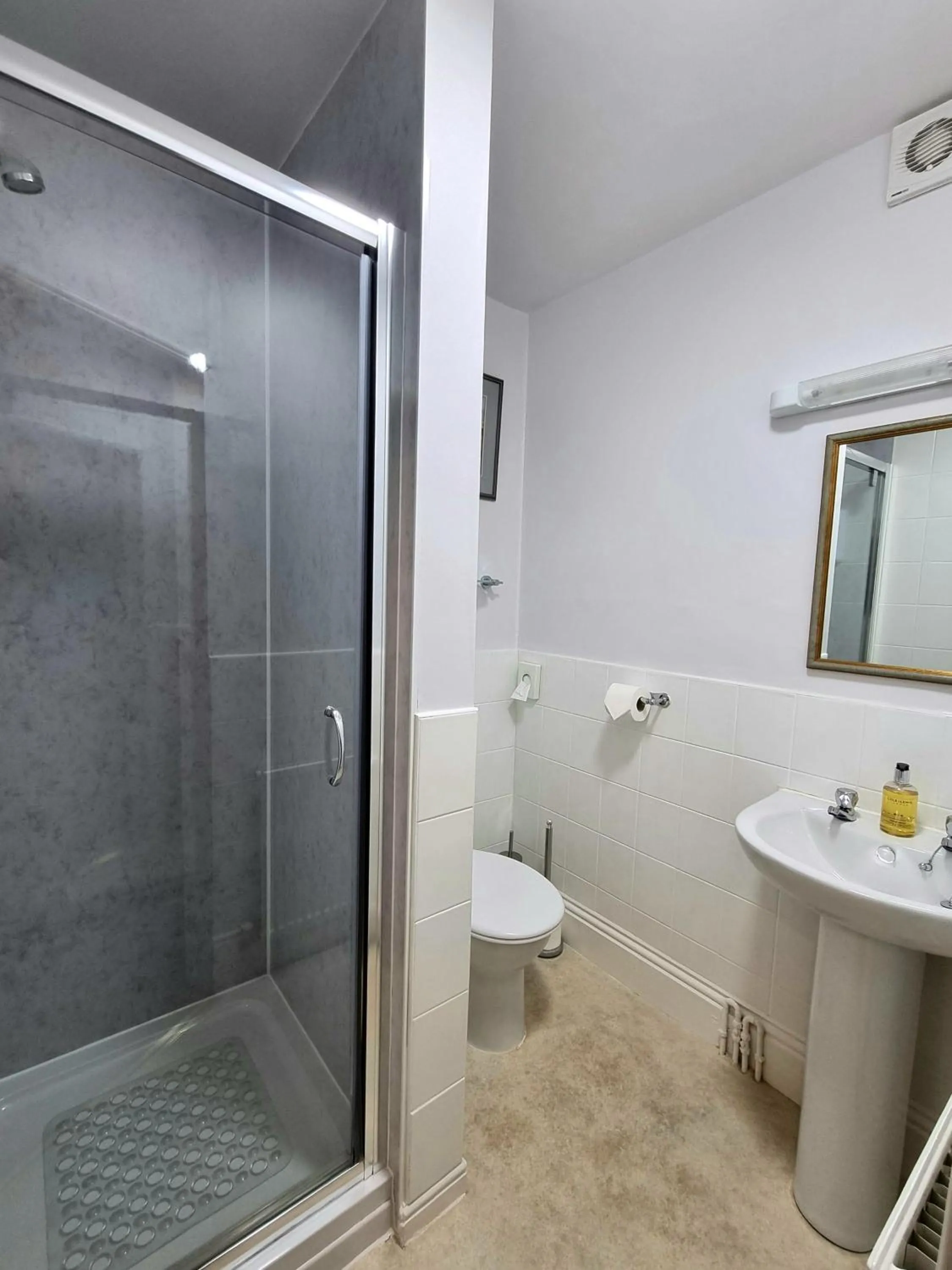 Shower in The Cavendish