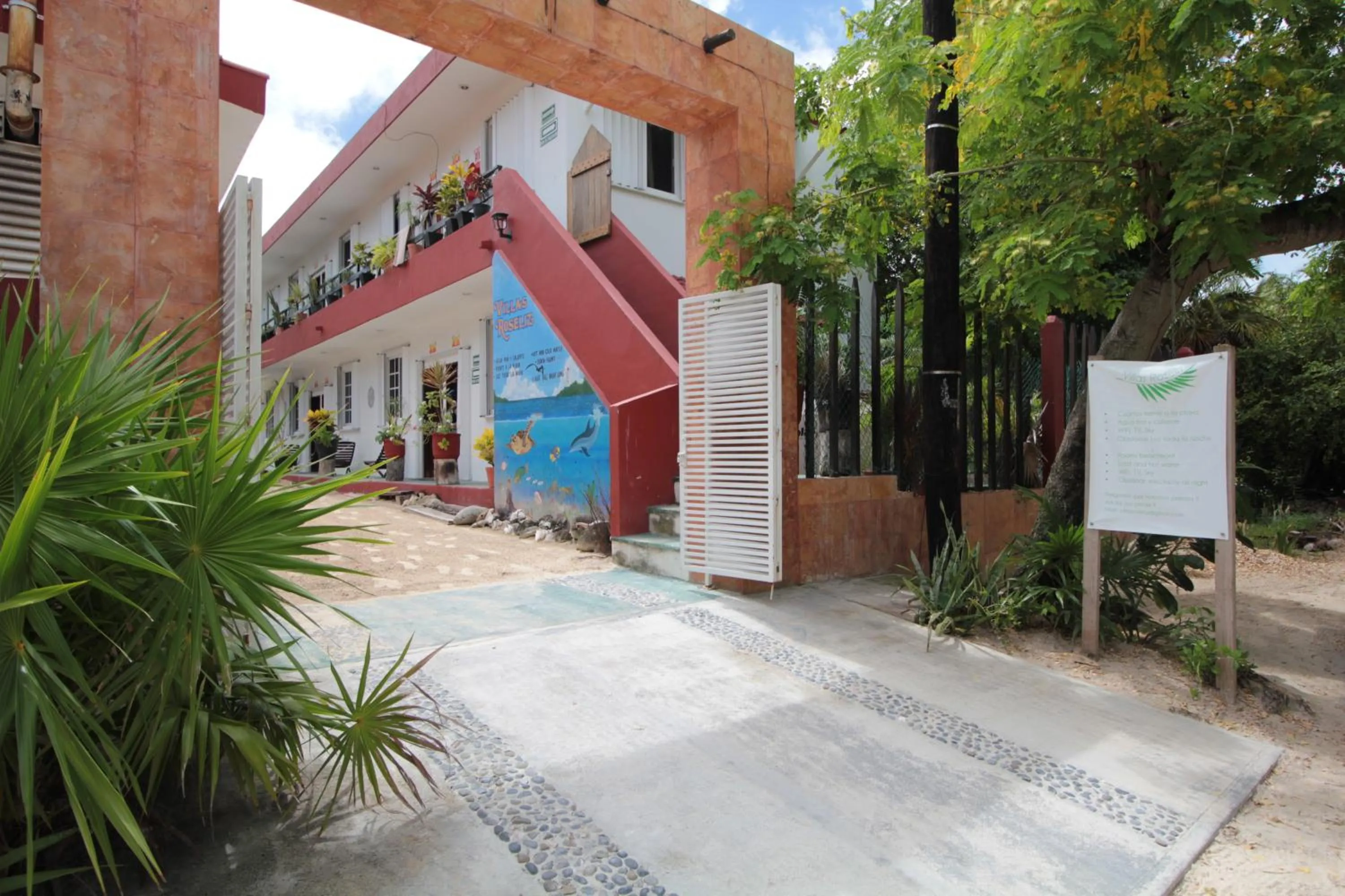 Facade/entrance in Villas Roseliz