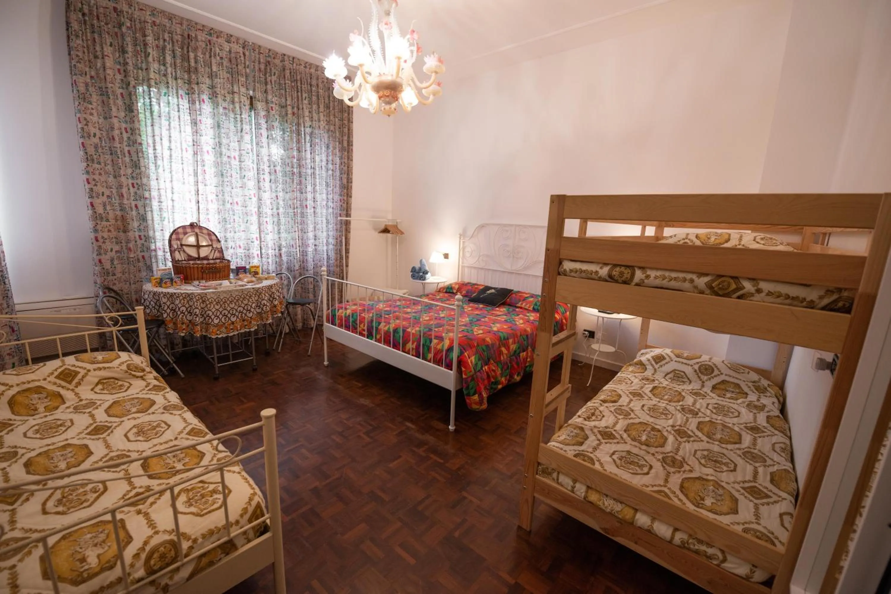 Photo of the whole room, Bed in B&B Family First