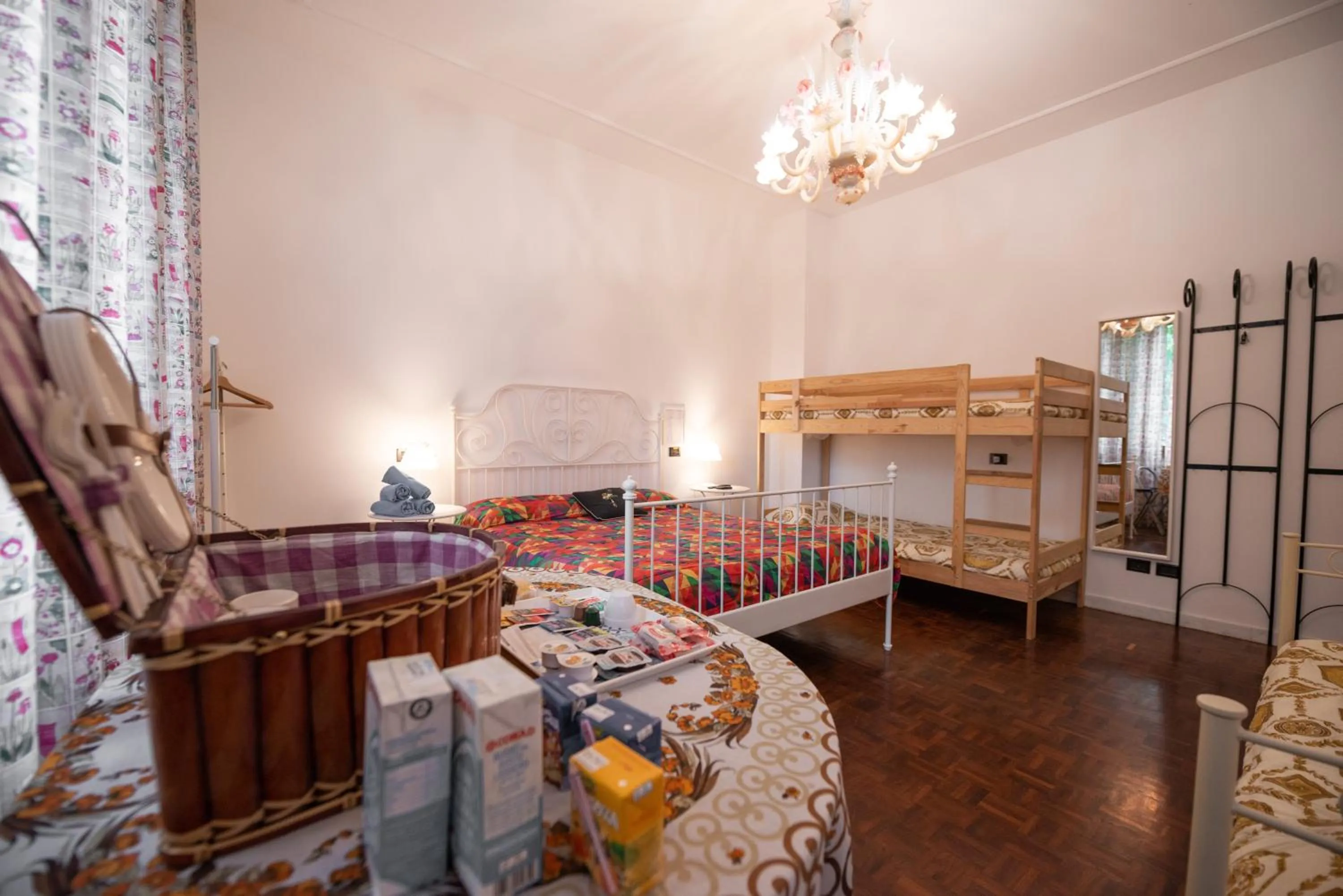 Photo of the whole room, Bed in B&B Family First