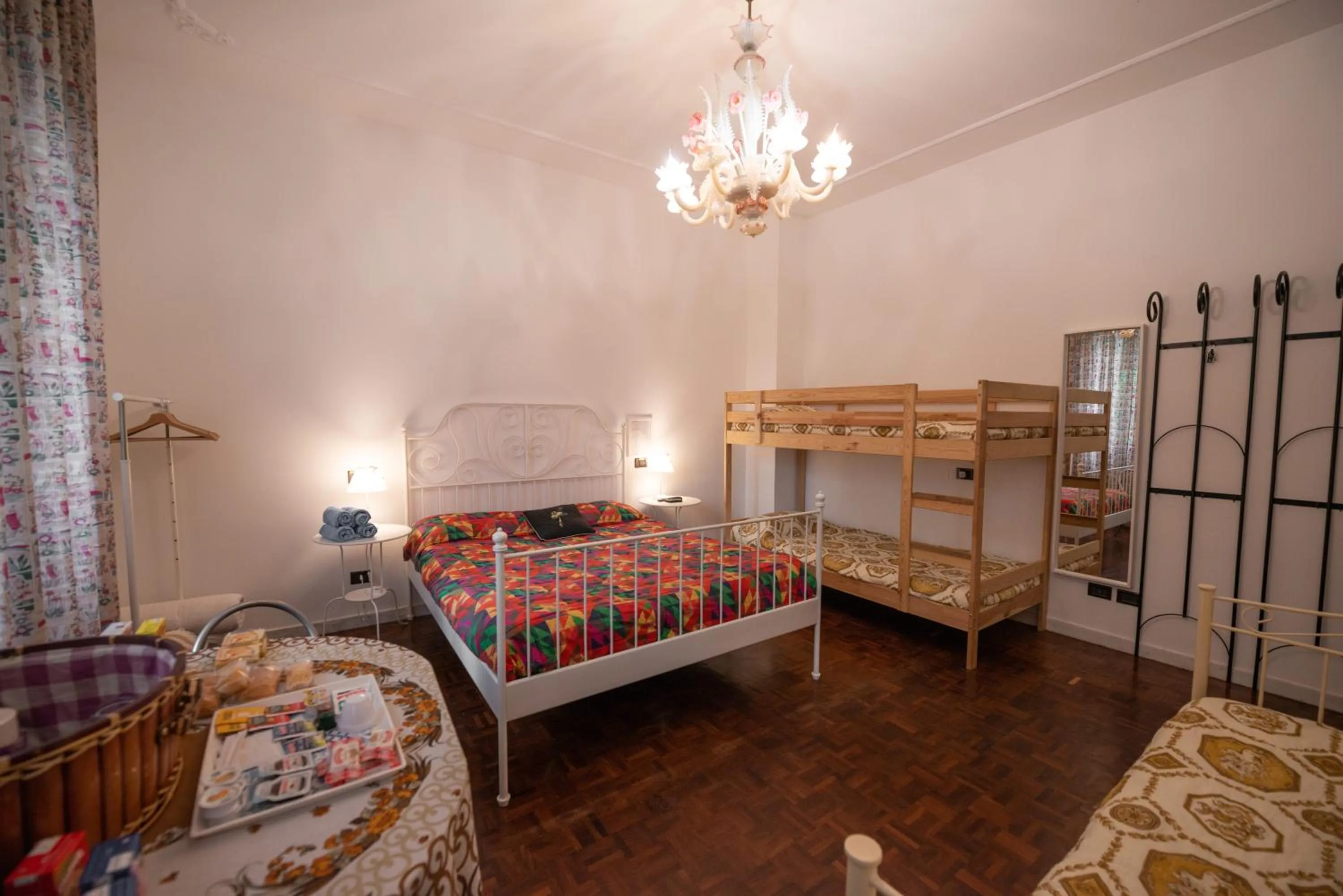 Photo of the whole room, Bed in B&B Family First