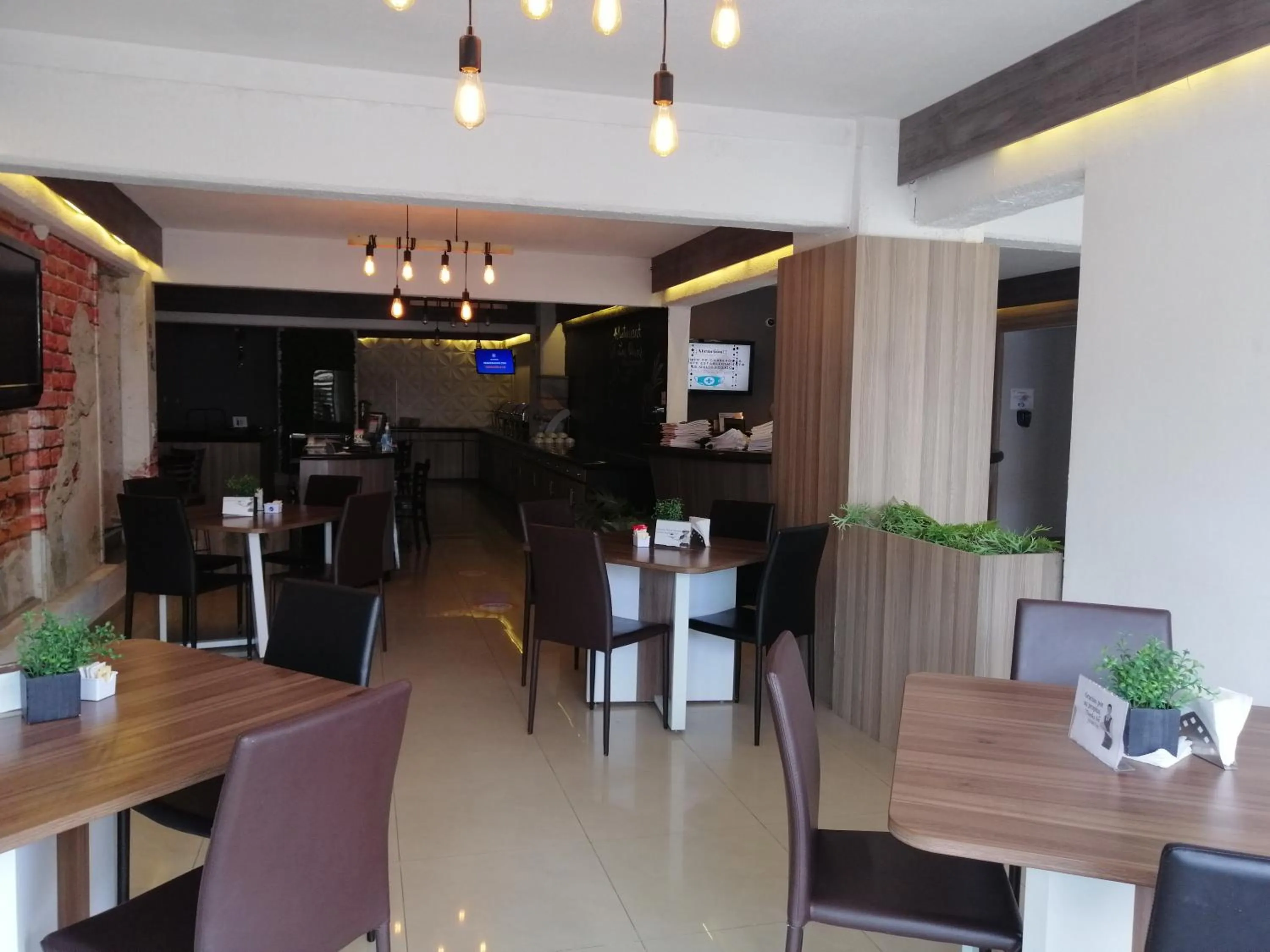 Restaurant/places to eat in Hotel Campestre Inn