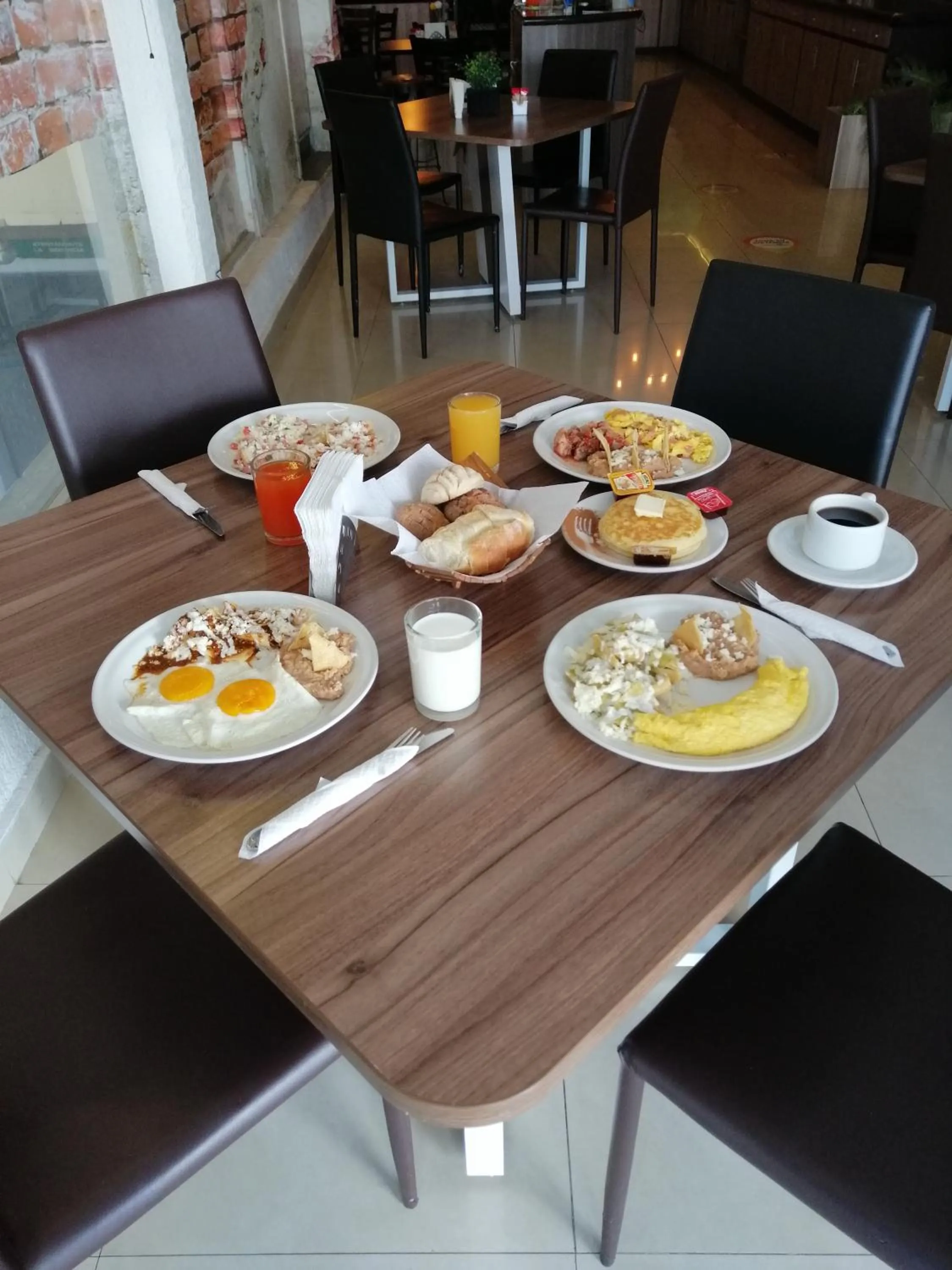 Buffet breakfast in Hotel Campestre Inn