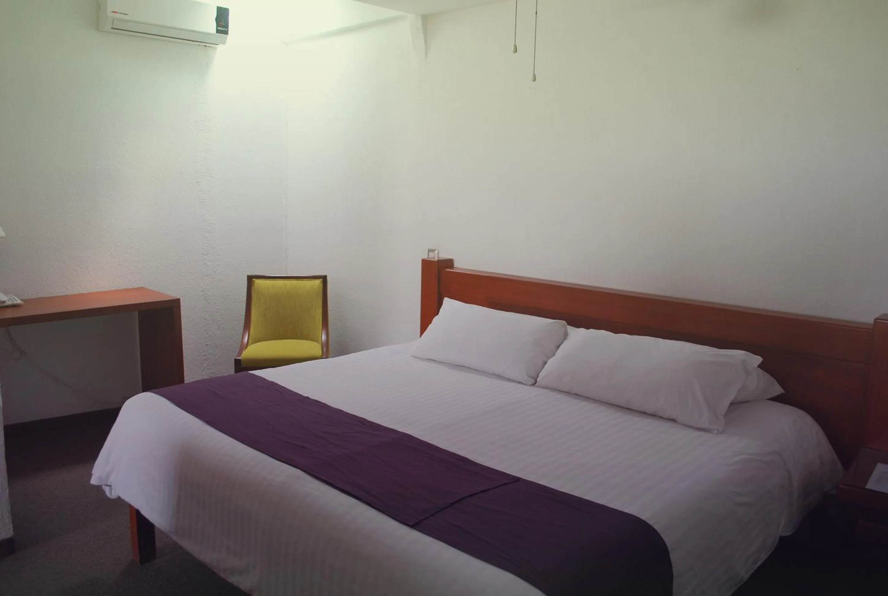 Bedroom, Bed in Hotel Campestre Inn
