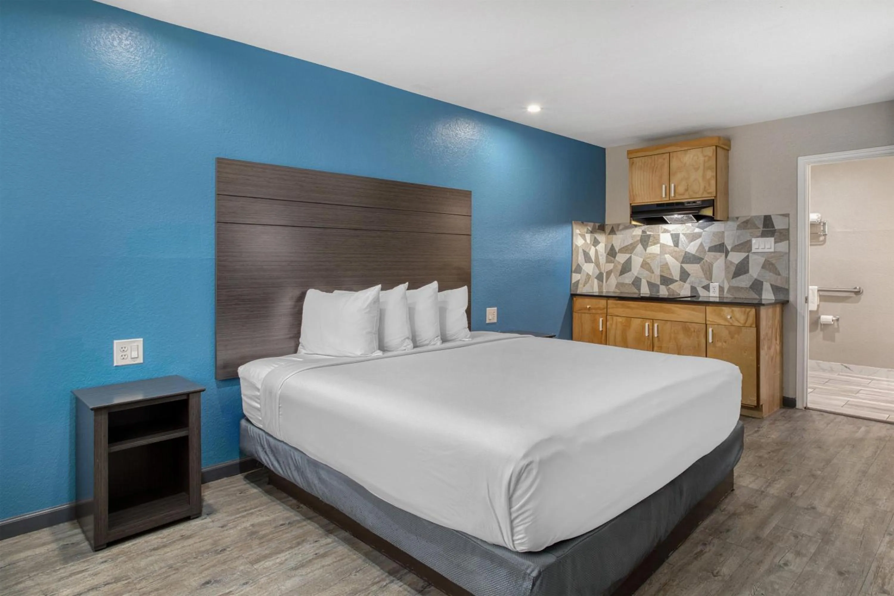 Bedroom, Bed in SureStay Hotel by Best Western Spring North Houston