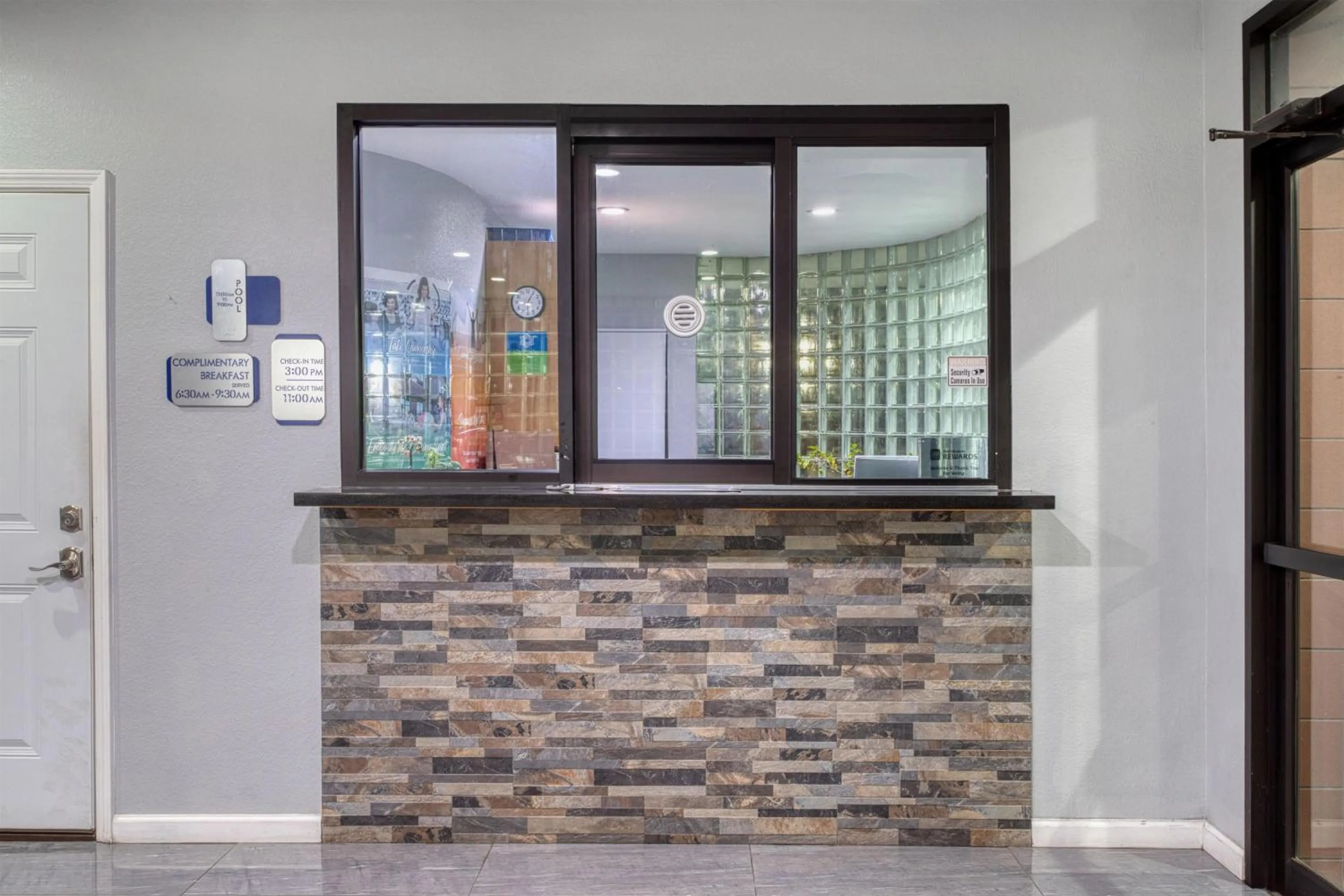 Lobby or reception in SureStay Hotel by Best Western Spring North Houston