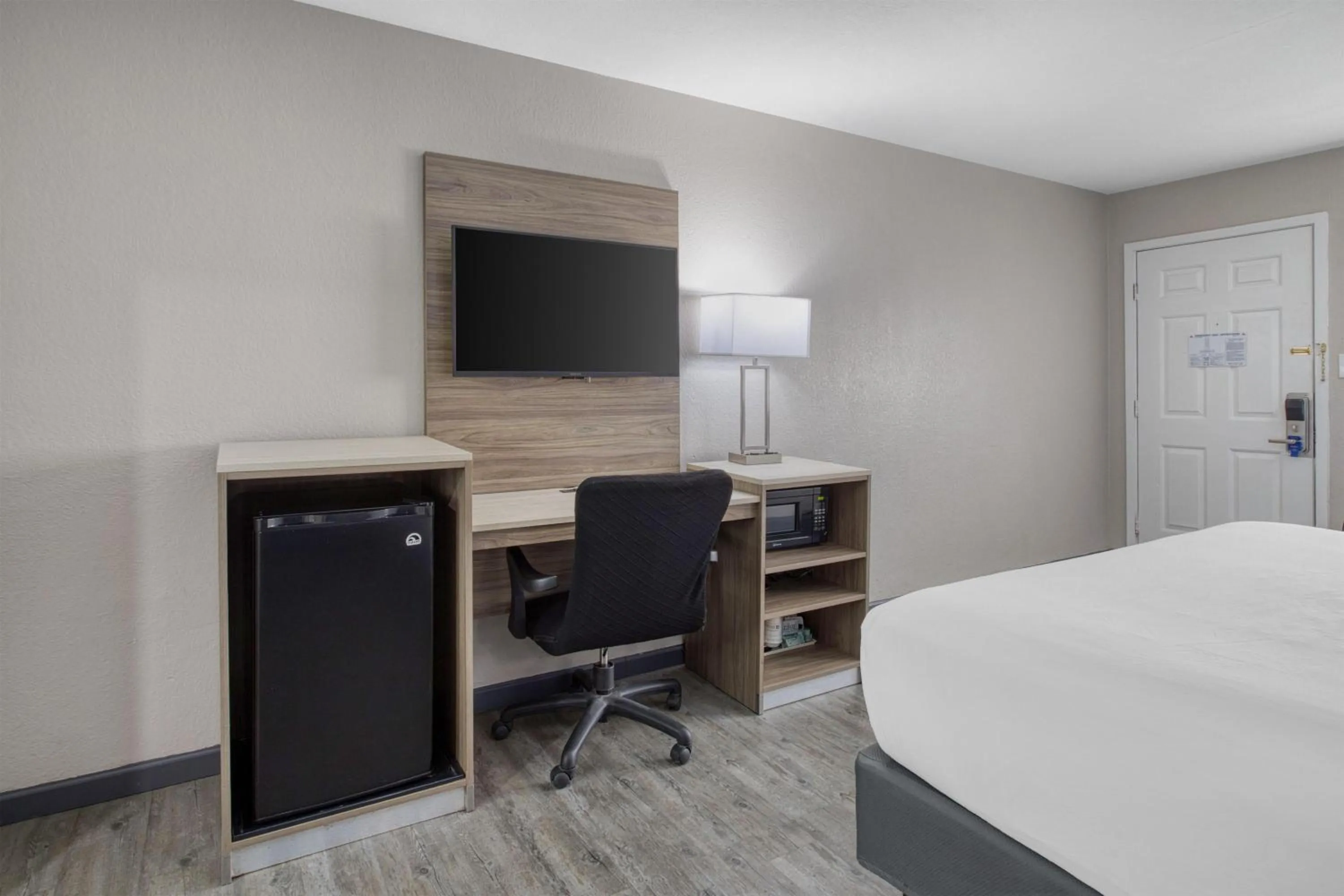 Bedroom, Bed in SureStay Hotel by Best Western Spring North Houston