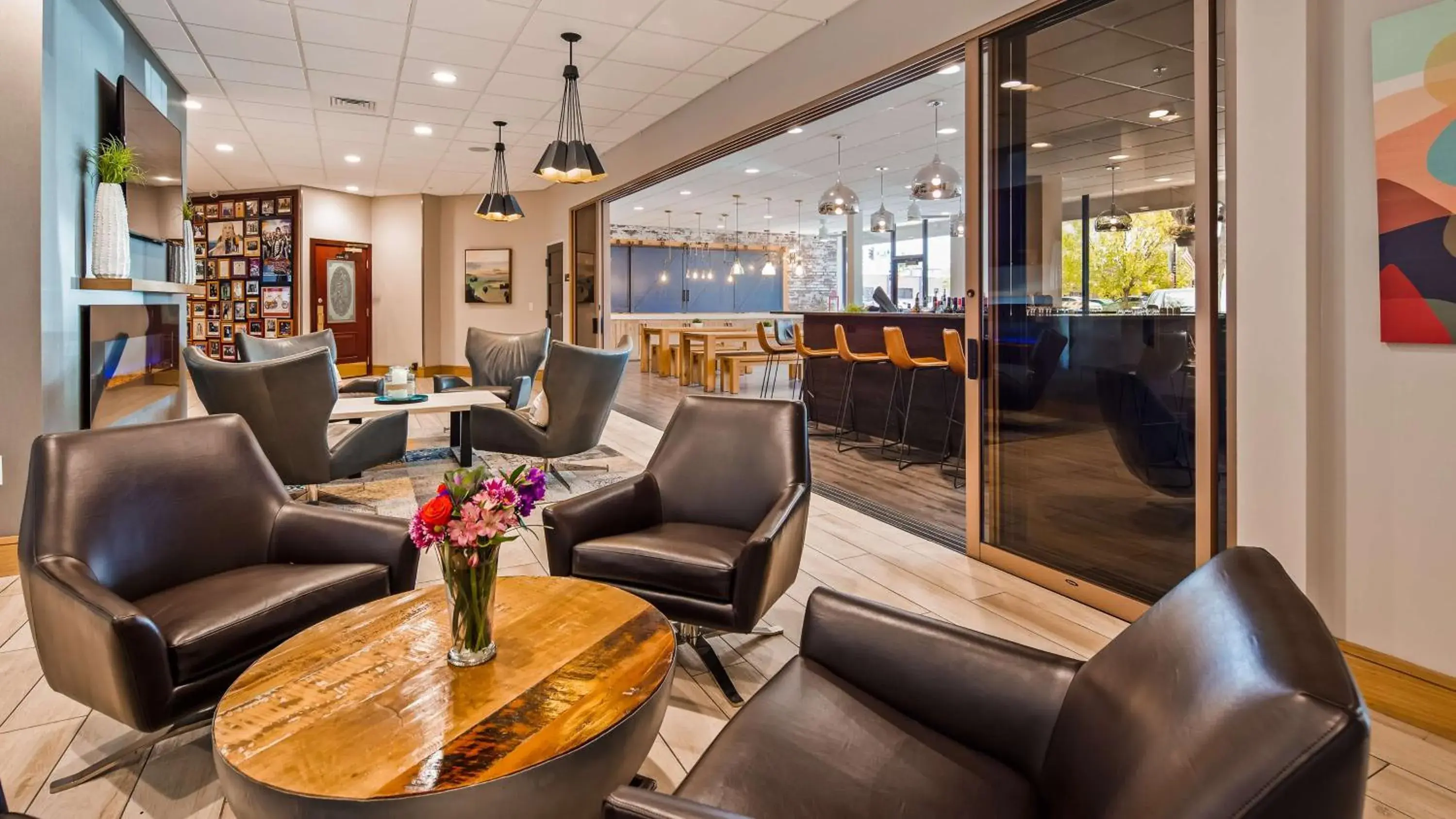 Lounge or bar in The Rushmore Hotel & Suites; BW Premier Collection Lounge or bar in The Rushmore Hotel & Suites; BW Premier Collection