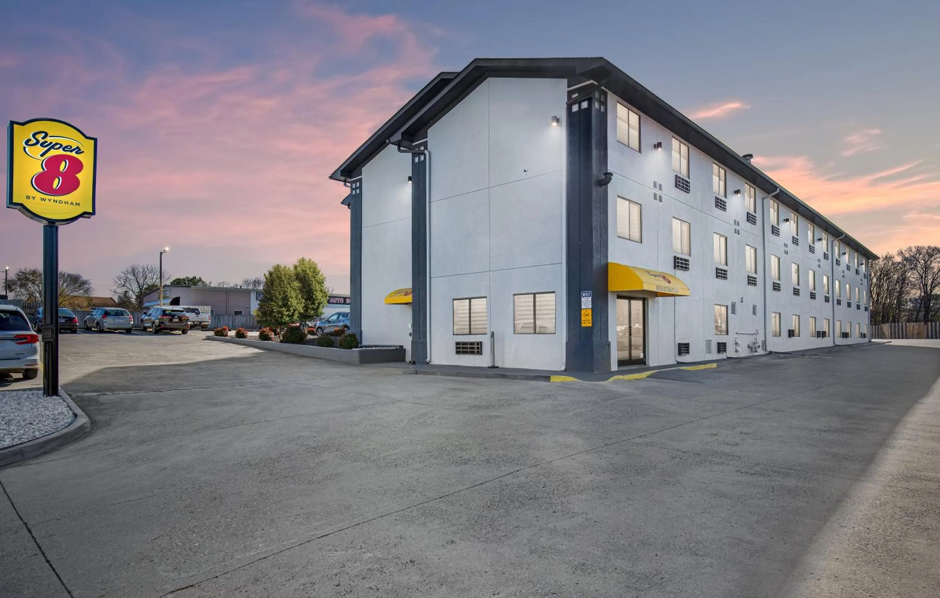 Property building in Super 8 by Wyndham Johnson City