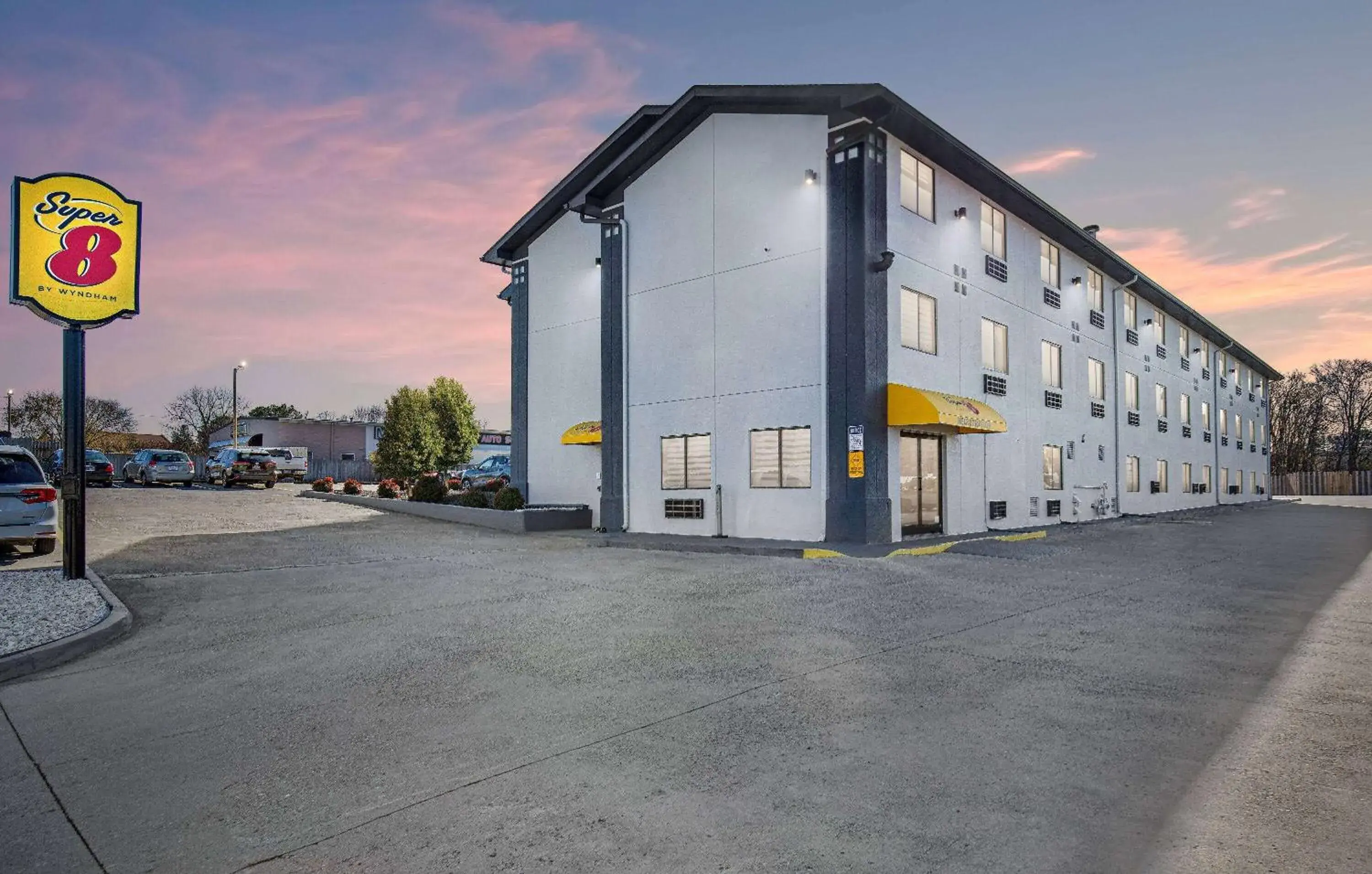 Property building in Super 8 by Wyndham Johnson City Property building in Super 8 by Wyndham Johnson City