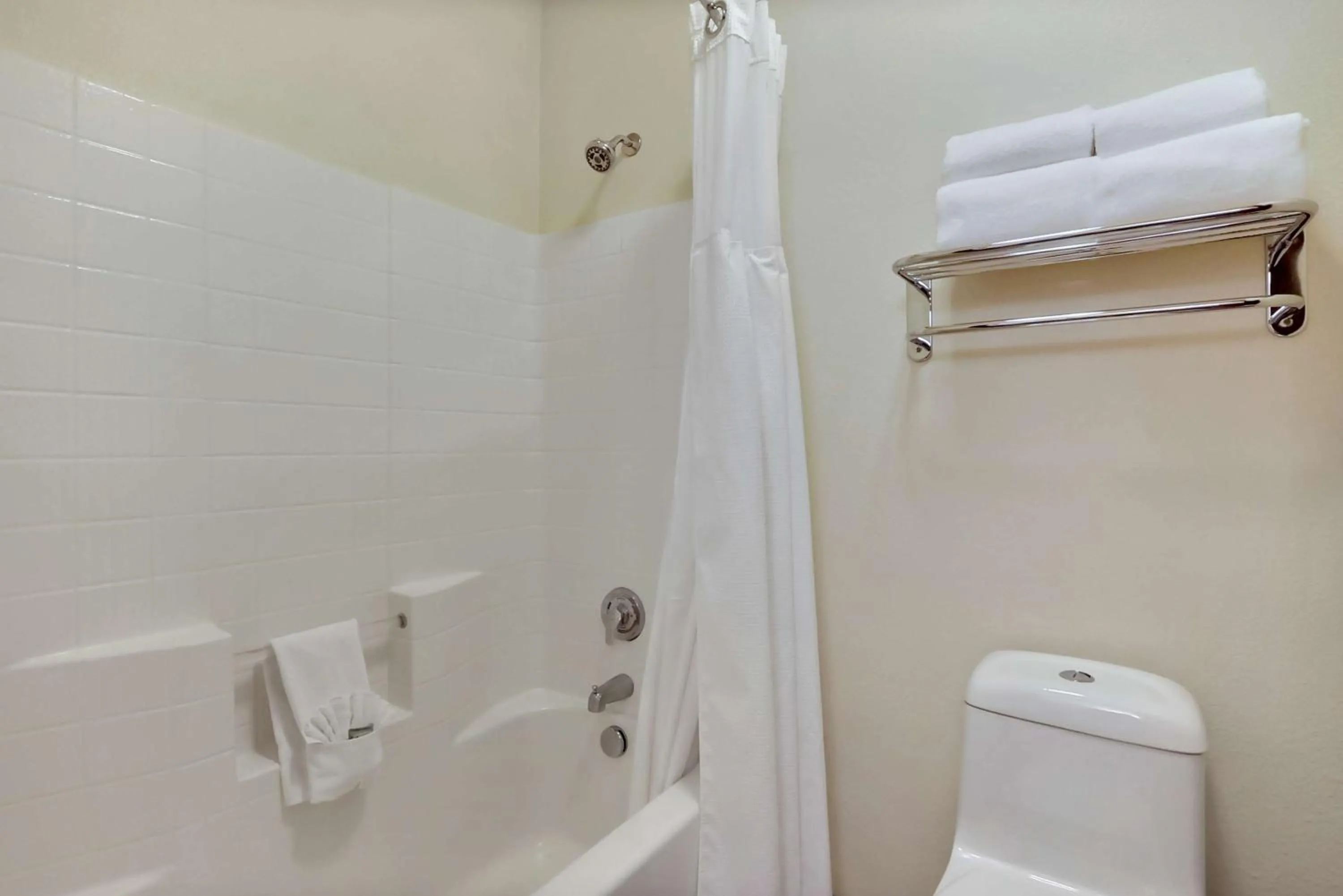 Bathroom in Best Western Liberty Inn DuPont JBLM