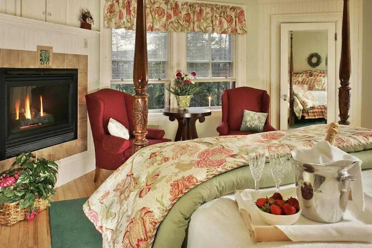 Standard Queen Room in Inn at Jackson Standard Queen Room in Inn at Jackson