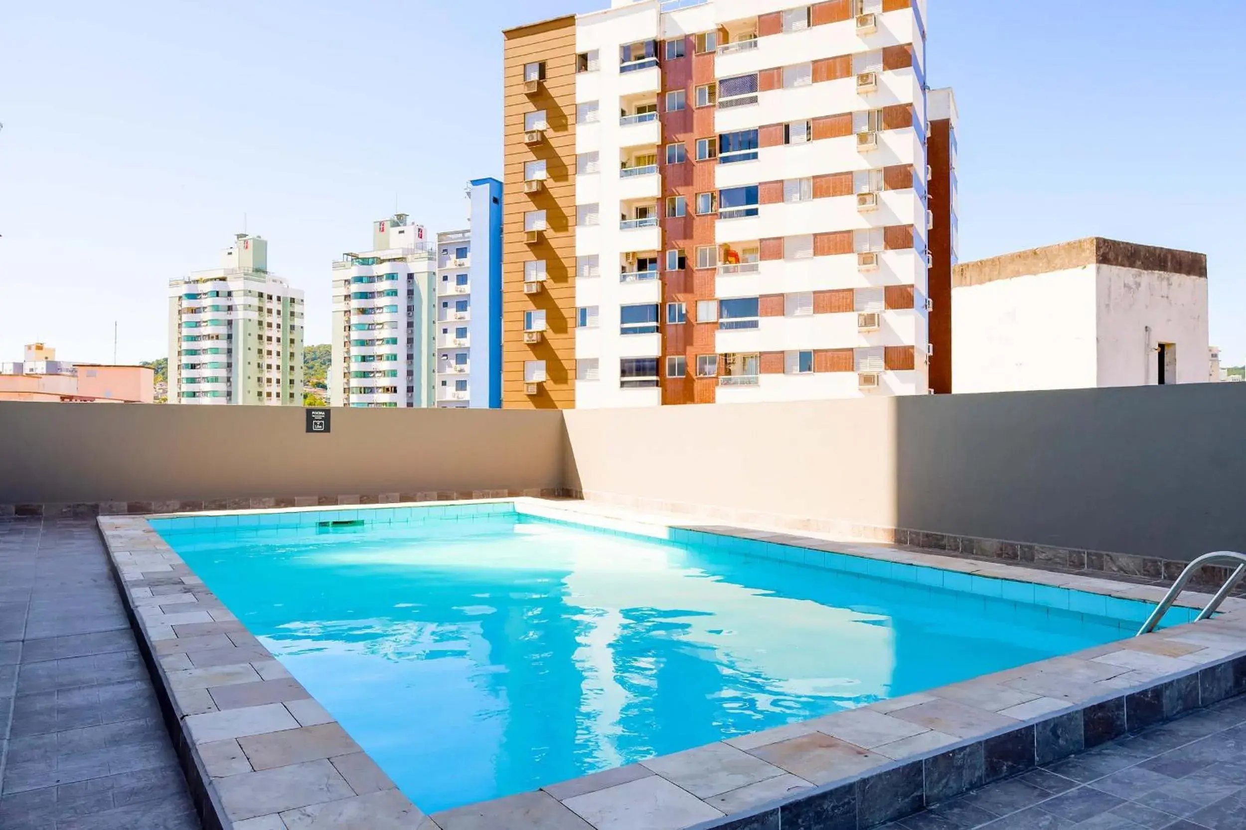 Swimming pool in Tri Hotel Premium Criciúma Swimming pool in Tri Hotel Premium Criciúma