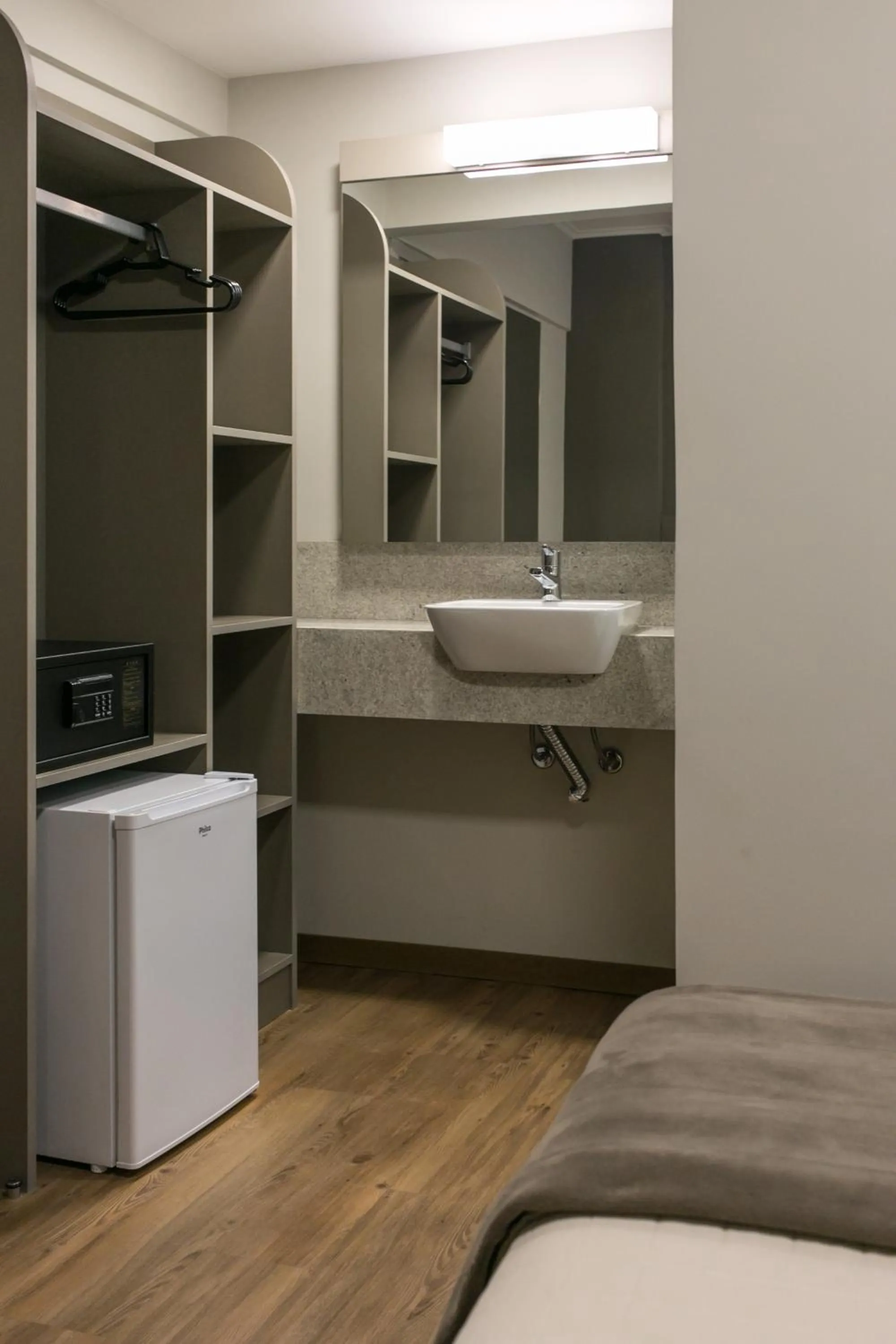 Bathroom, Bed in Tri Hotel Premium Criciúma