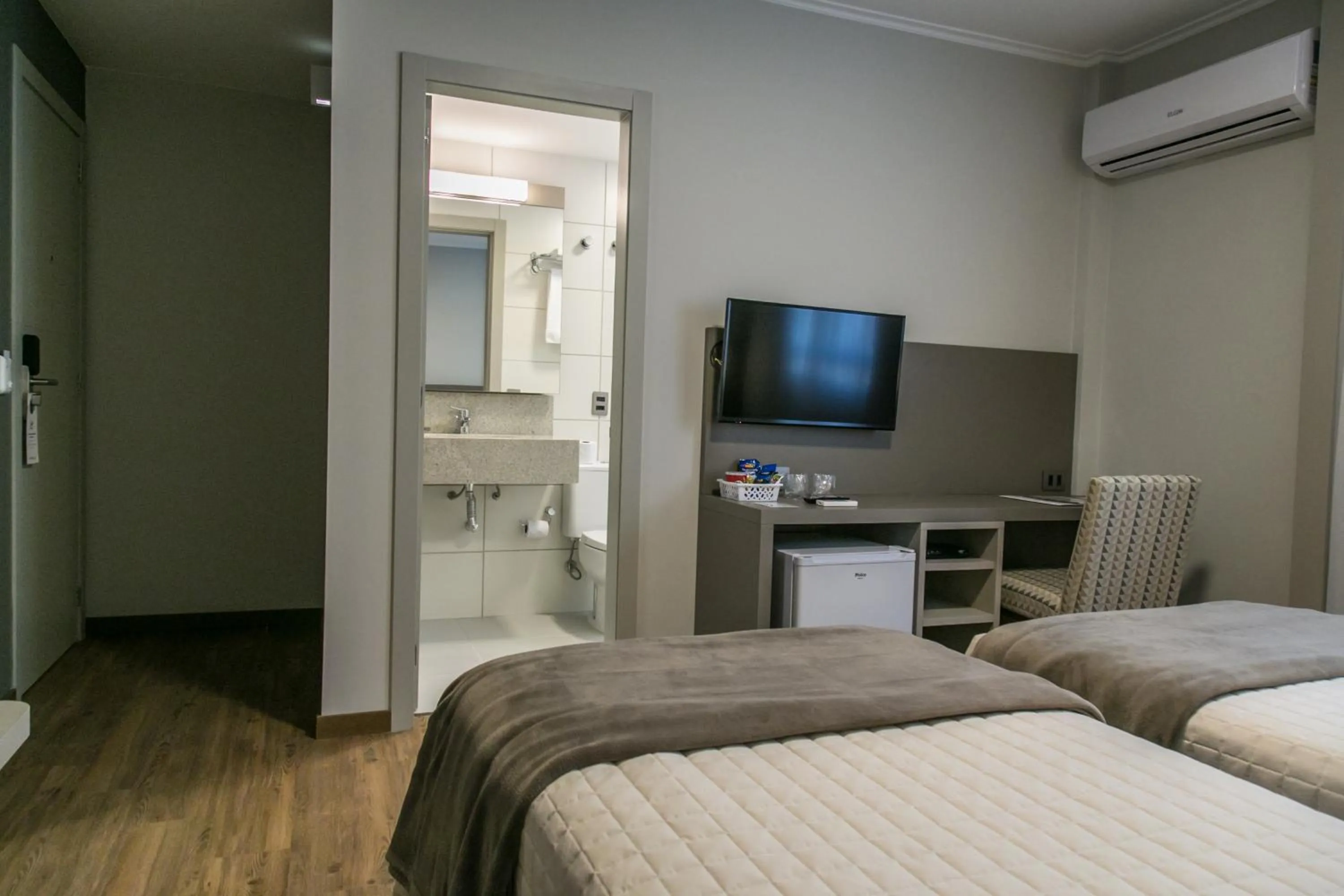 hair dresser, Bed in Tri Hotel Premium Criciúma