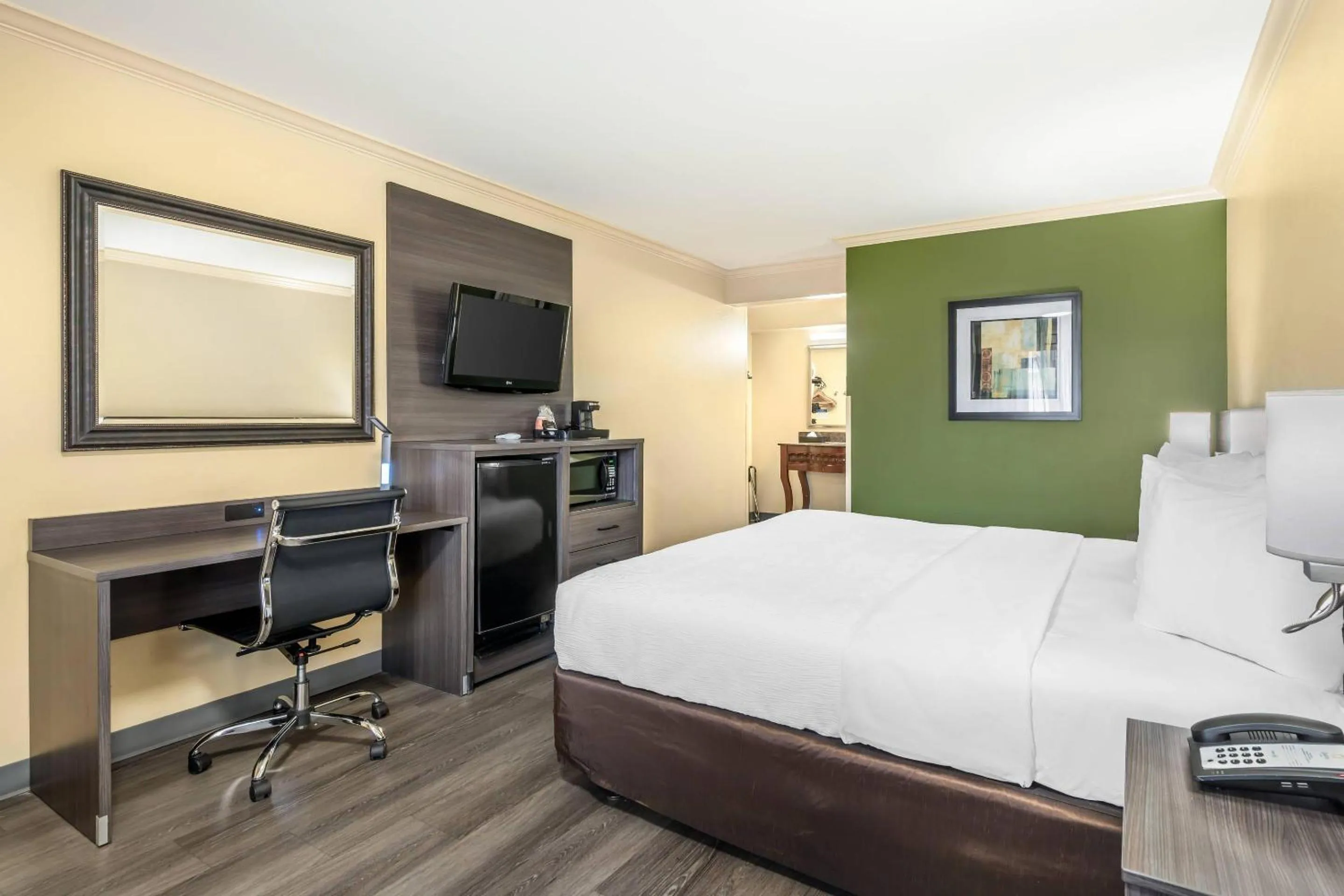 Bedroom, Bed in Quality Inn Klamath Falls - Crater Lake Gateway