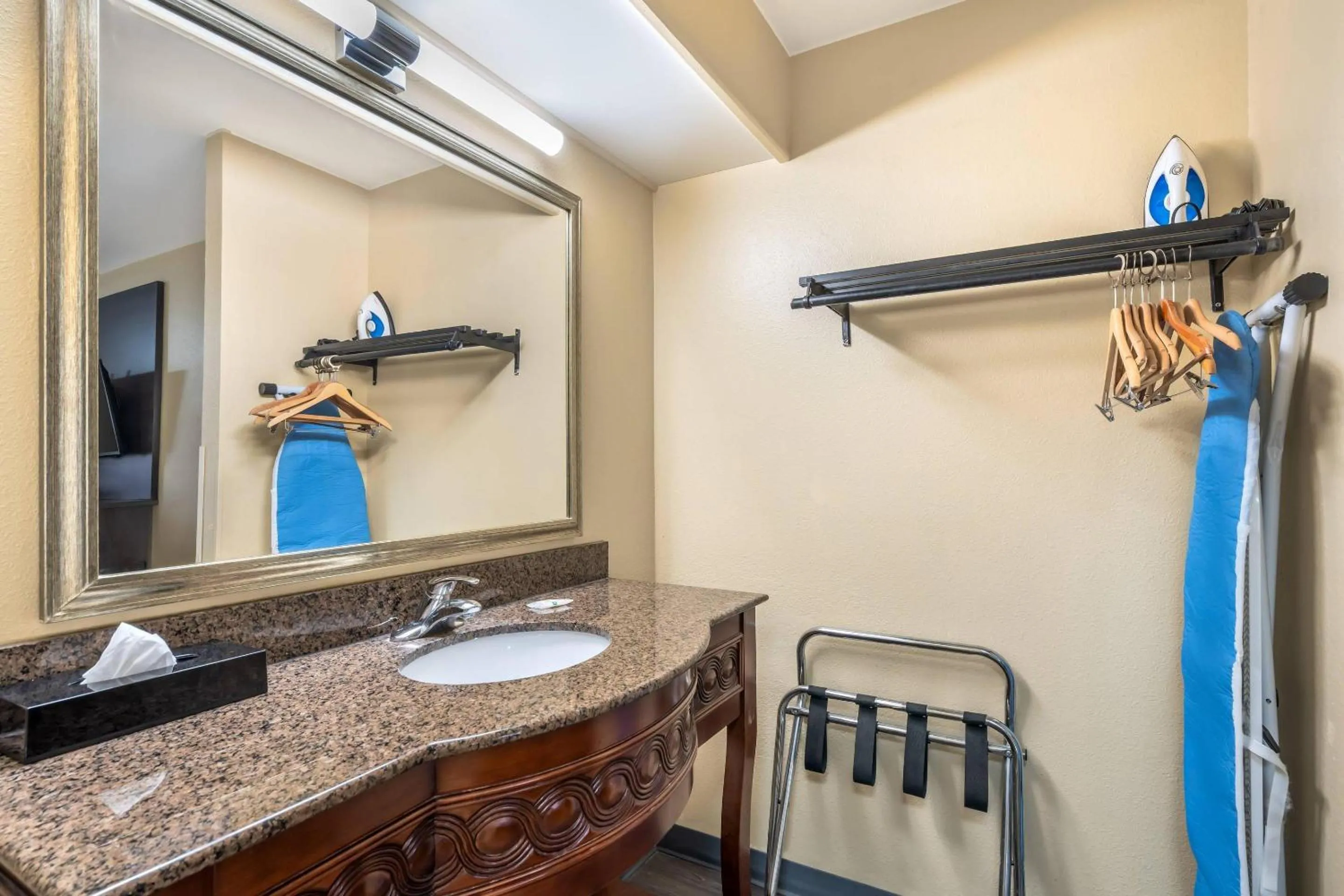 Bedroom in Quality Inn Klamath Falls - Crater Lake Gateway