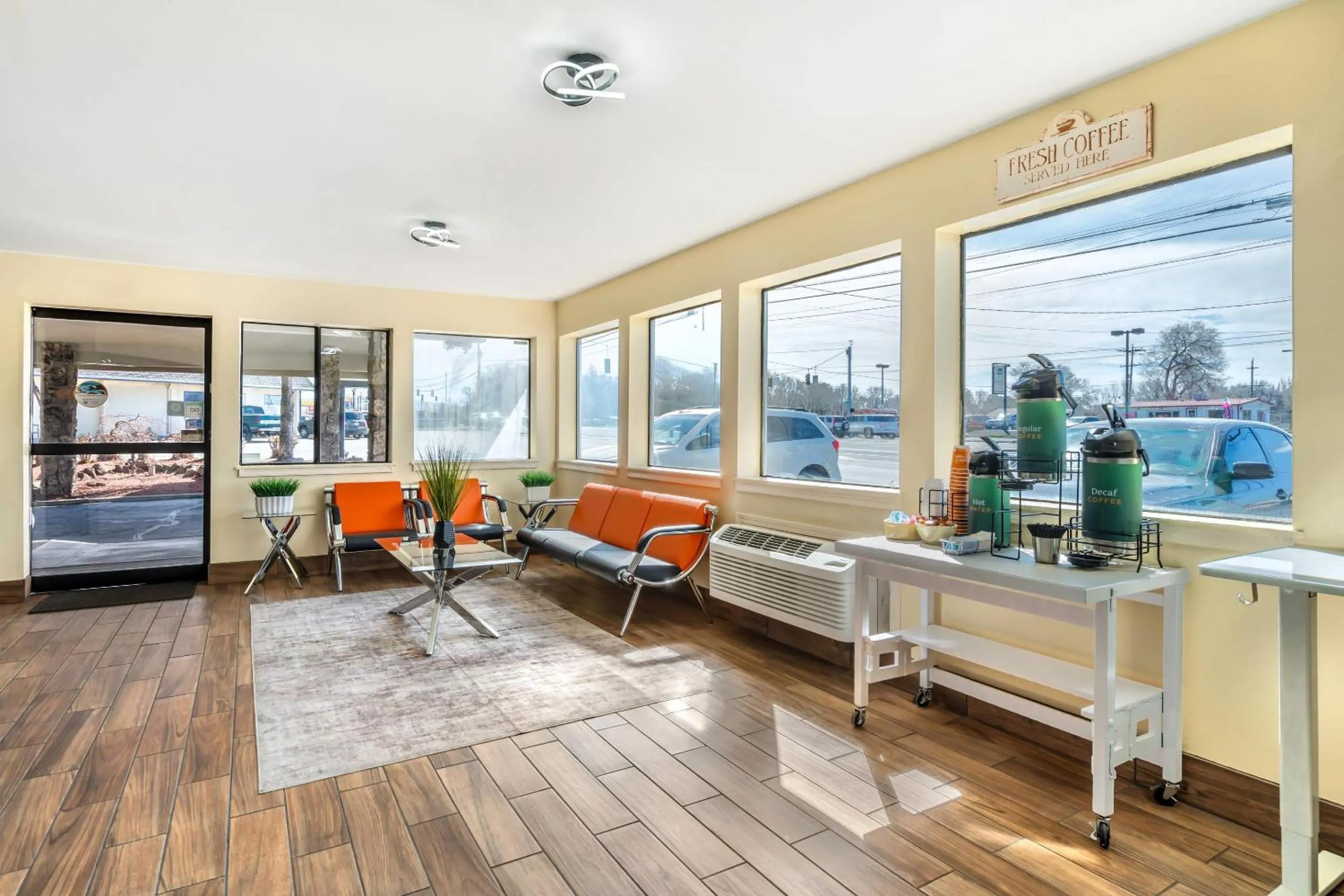 Lobby or reception in Quality Inn Klamath Falls - Crater Lake Gateway