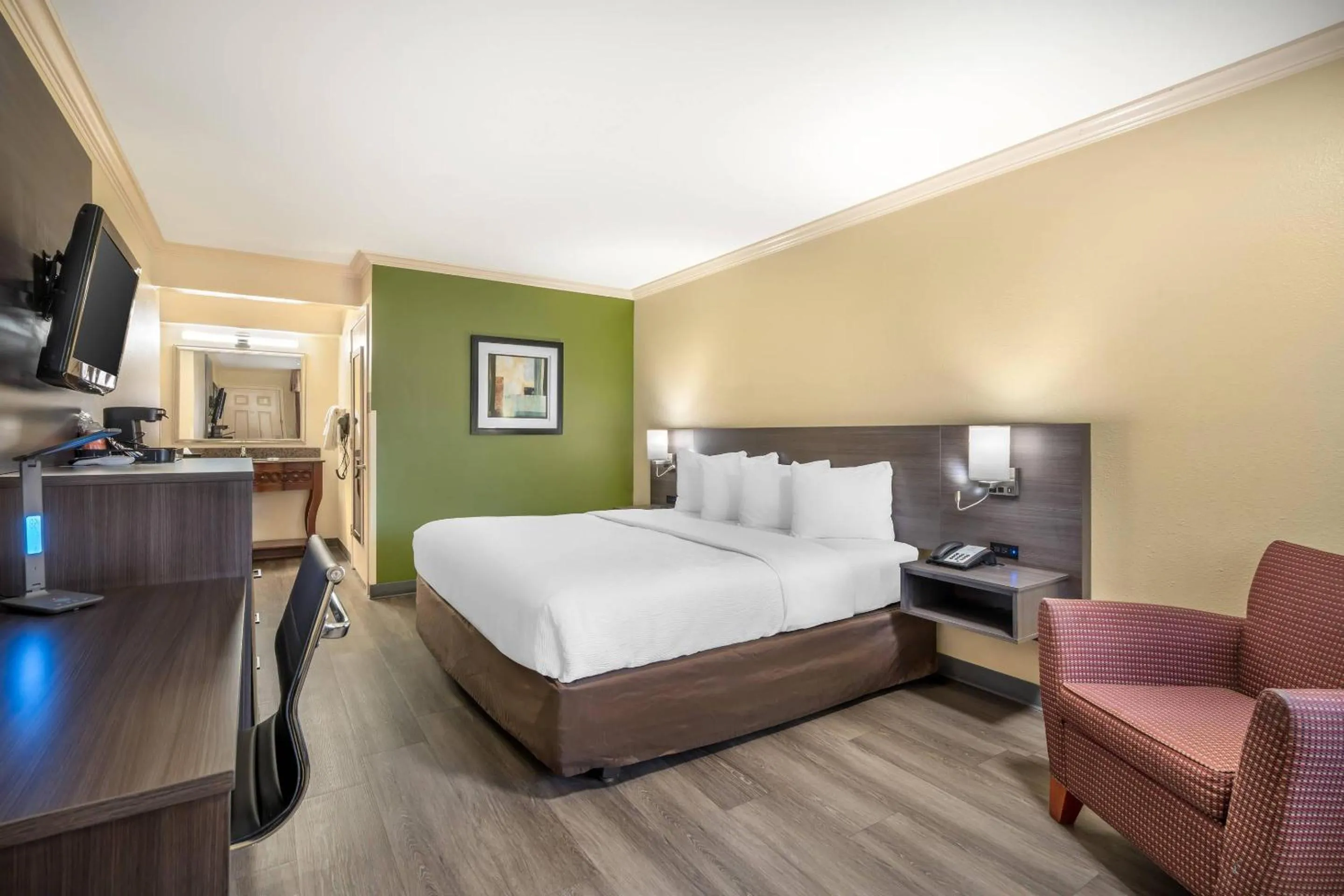 Bedroom, Bed in Quality Inn Klamath Falls - Crater Lake Gateway