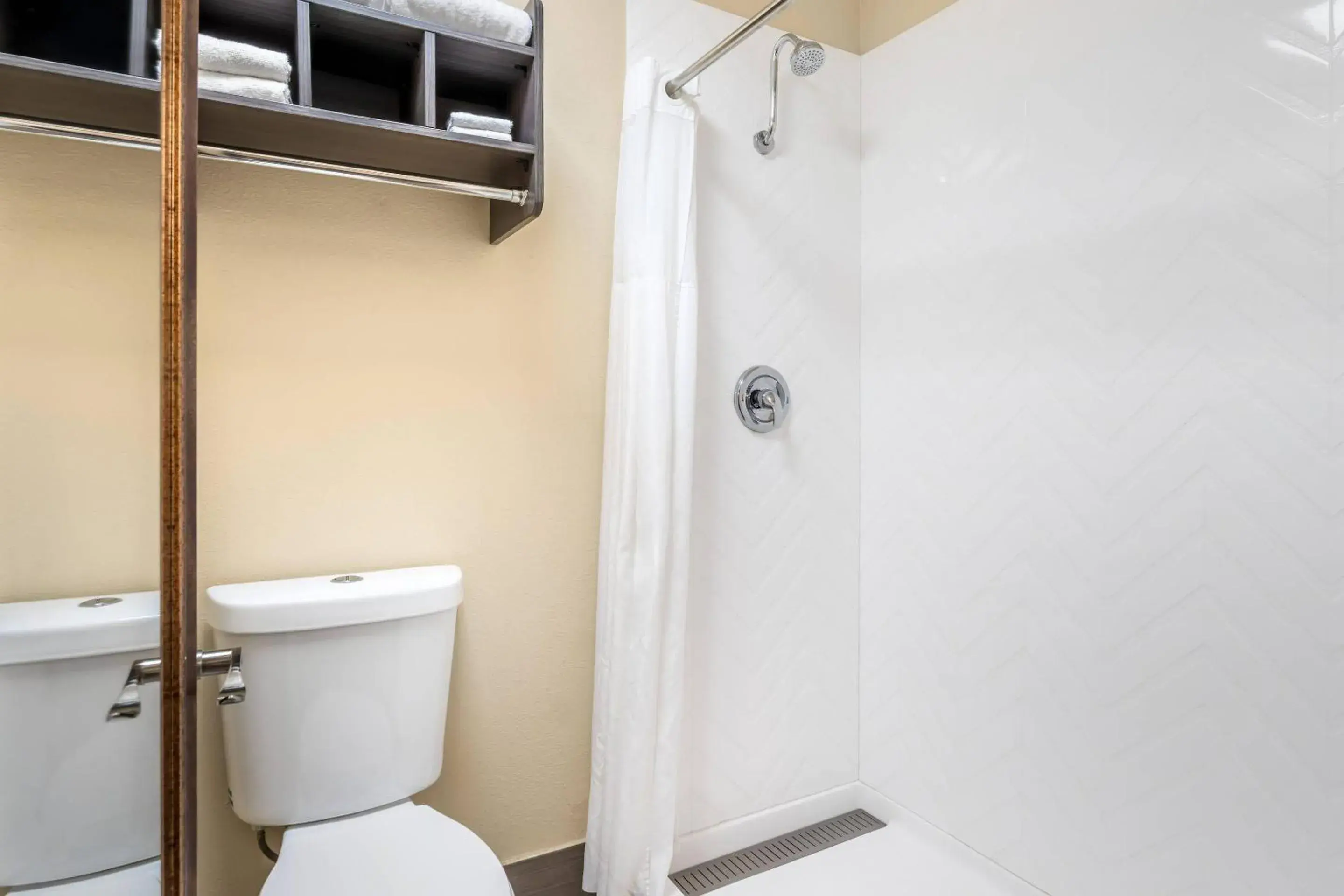 Bedroom in Quality Inn Klamath Falls - Crater Lake Gateway Bedroom in Quality Inn Klamath Falls - Crater Lake Gateway