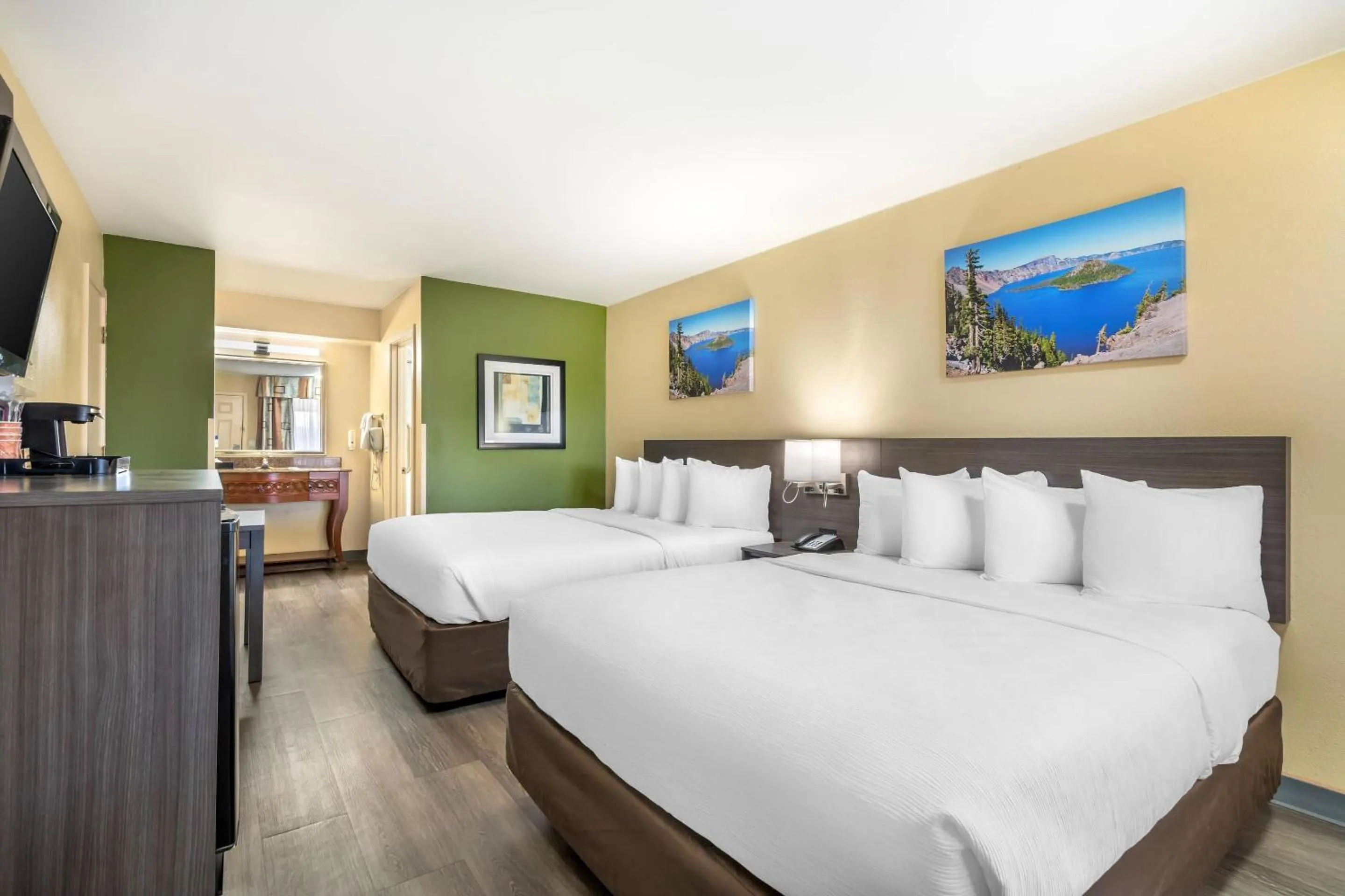 Bedroom, Bed in Quality Inn Klamath Falls - Crater Lake Gateway