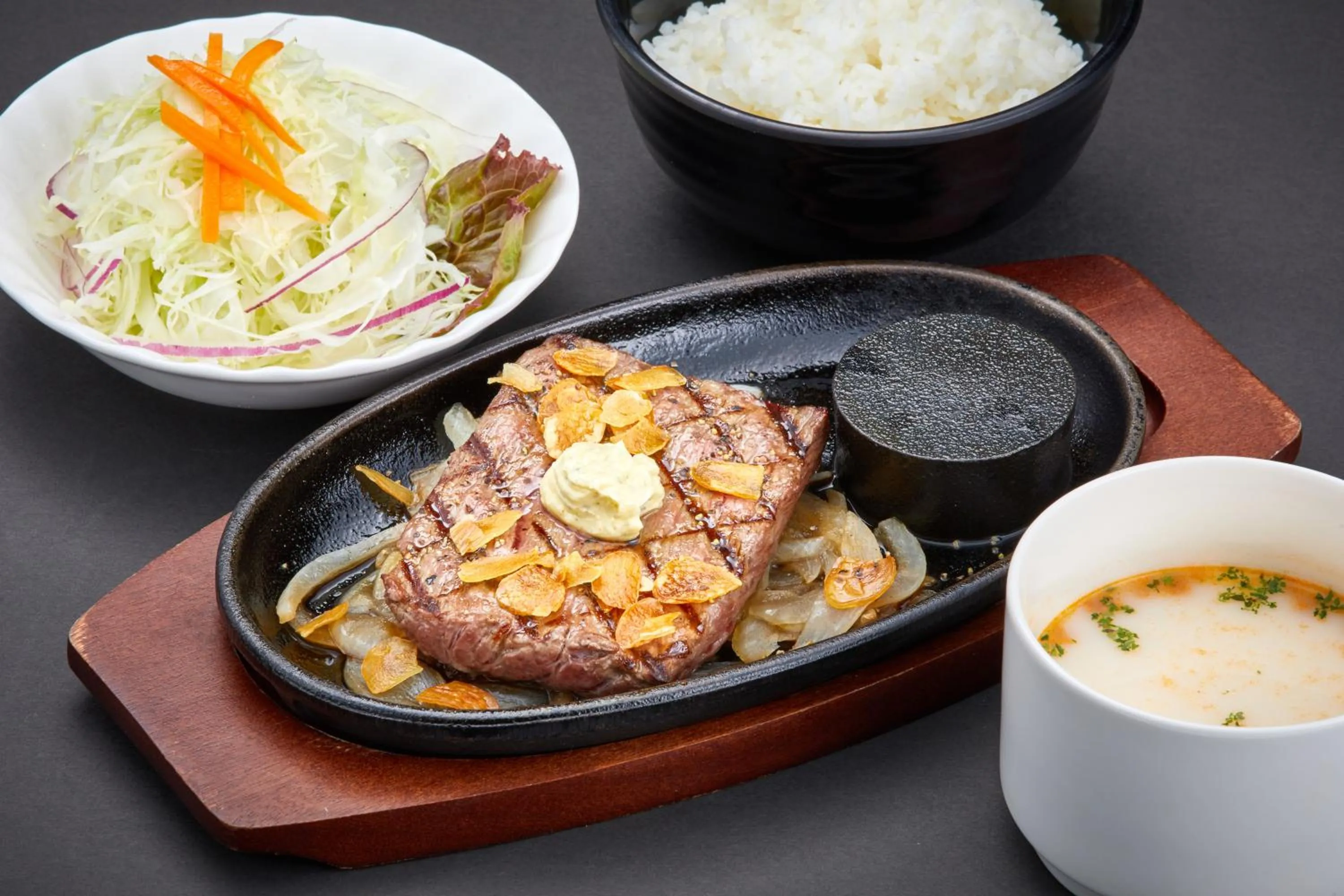 Restaurant/places to eat in Sunset Hills Inn Naha