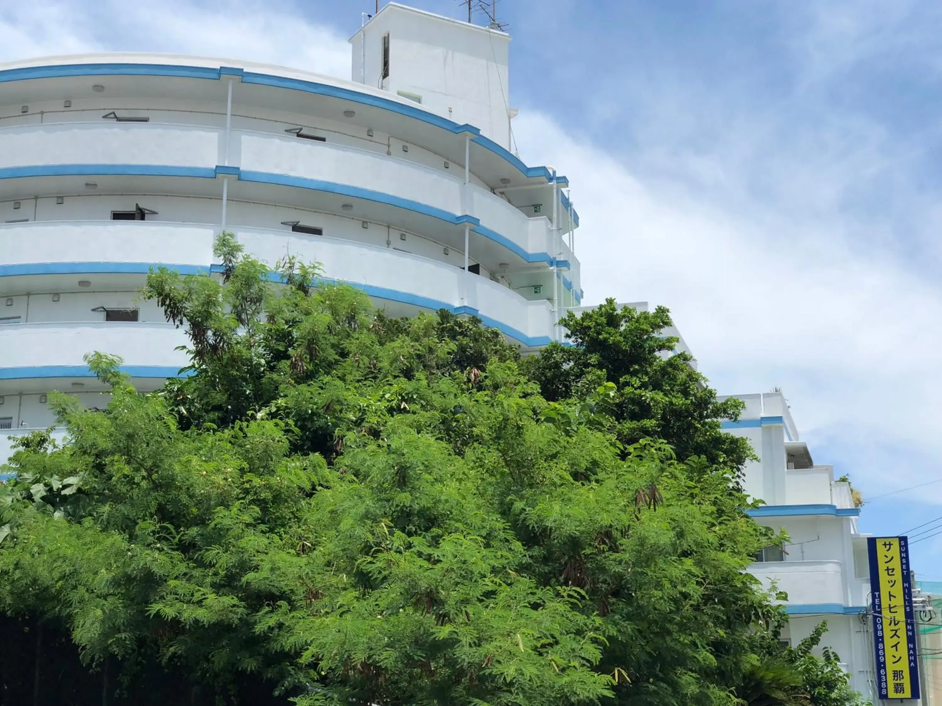 Property building in Sunset Hills Inn Naha Property building in Sunset Hills Inn Naha