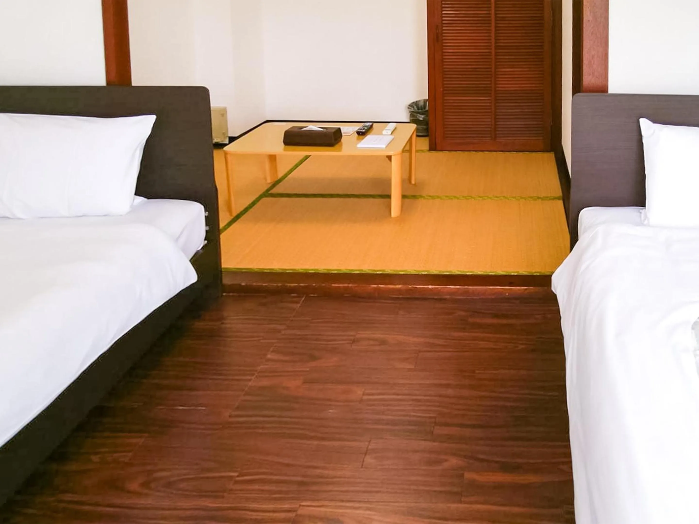 Photo of the whole room in Sunset Hills Inn Naha