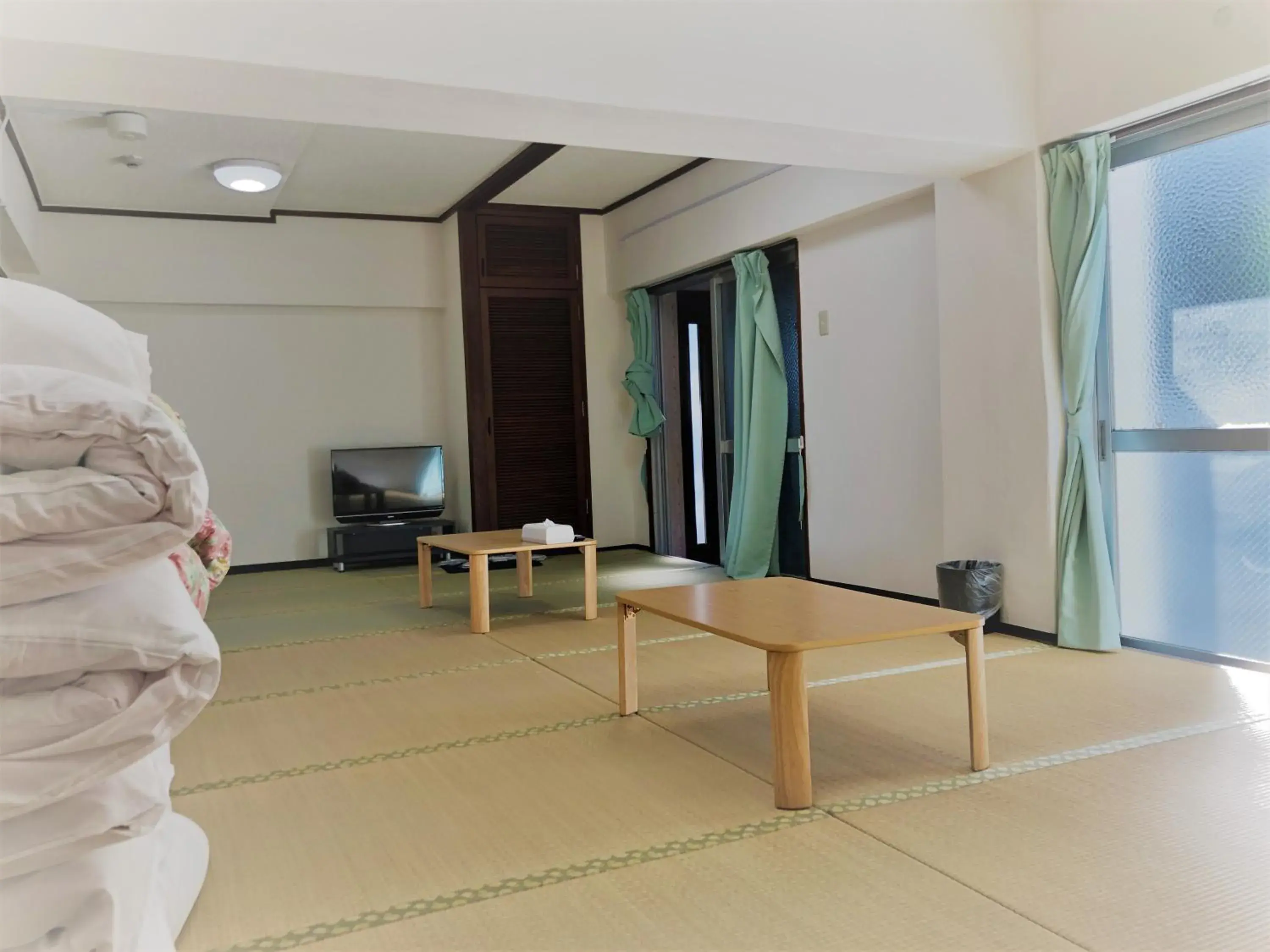 Photo of the whole room in Sunset Hills Inn Naha Photo of the whole room in Sunset Hills Inn Naha