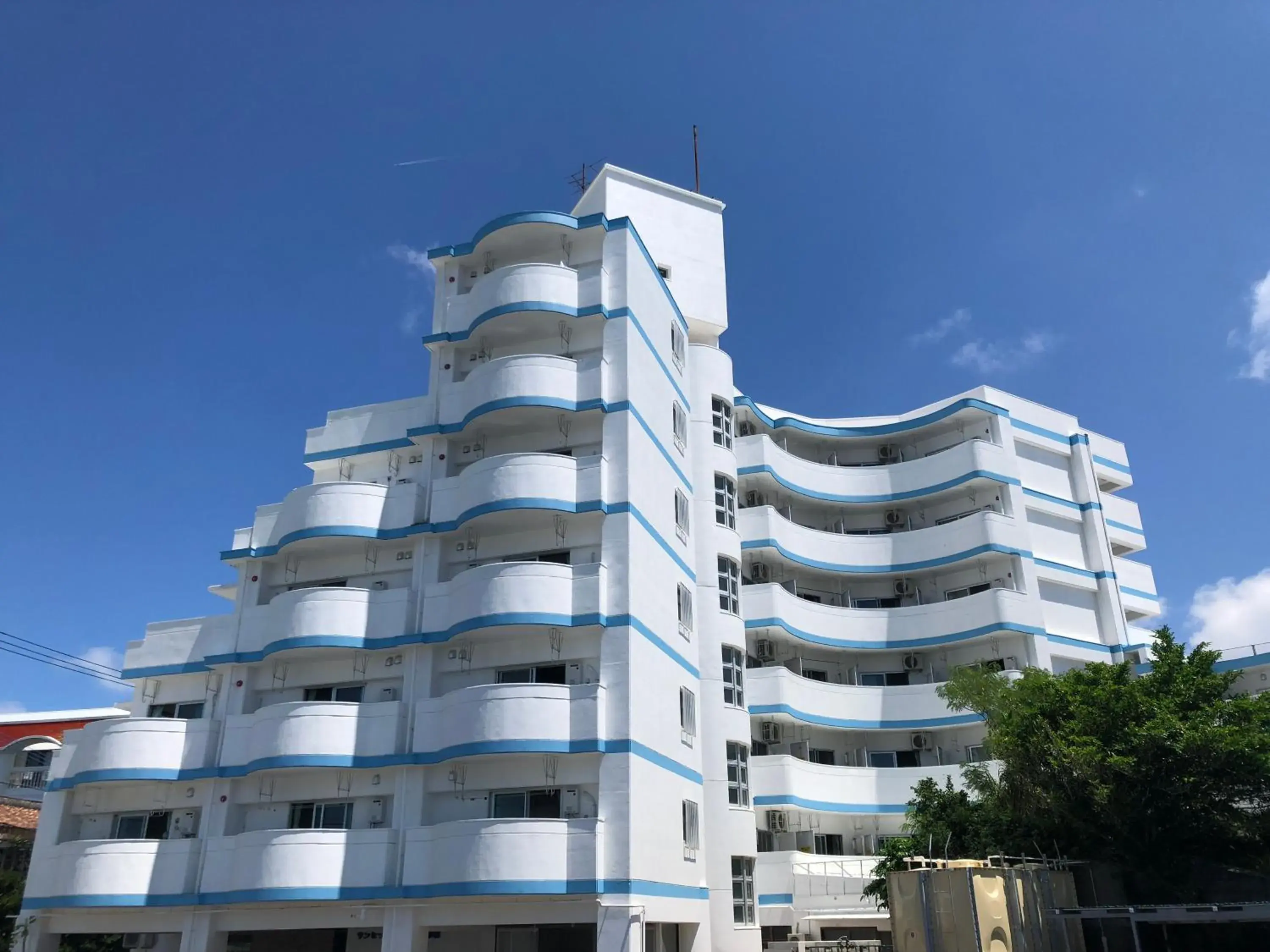 Property building in Sunset Hills Inn Naha Property building in Sunset Hills Inn Naha