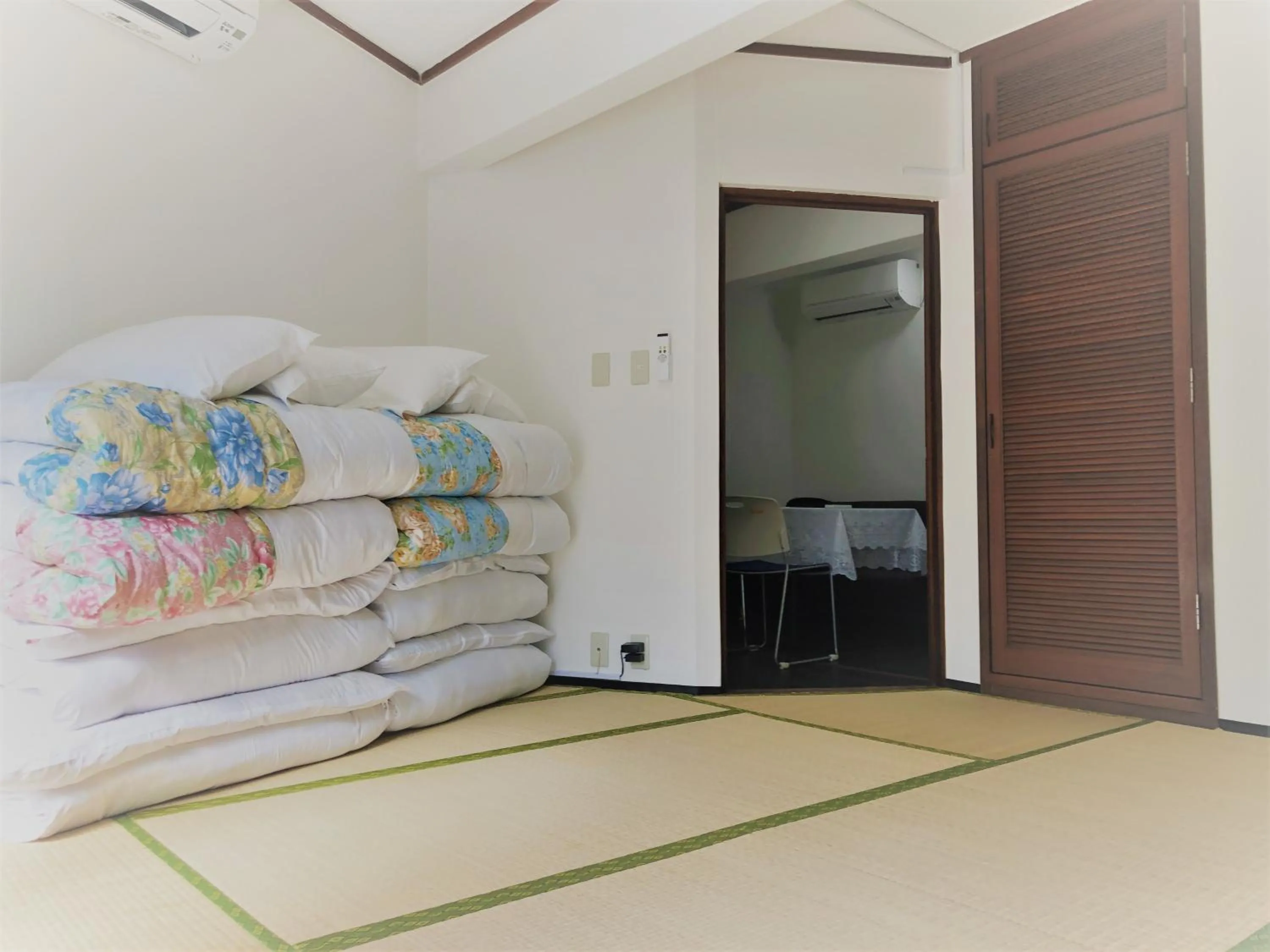 Photo of the whole room in Sunset Hills Inn Naha