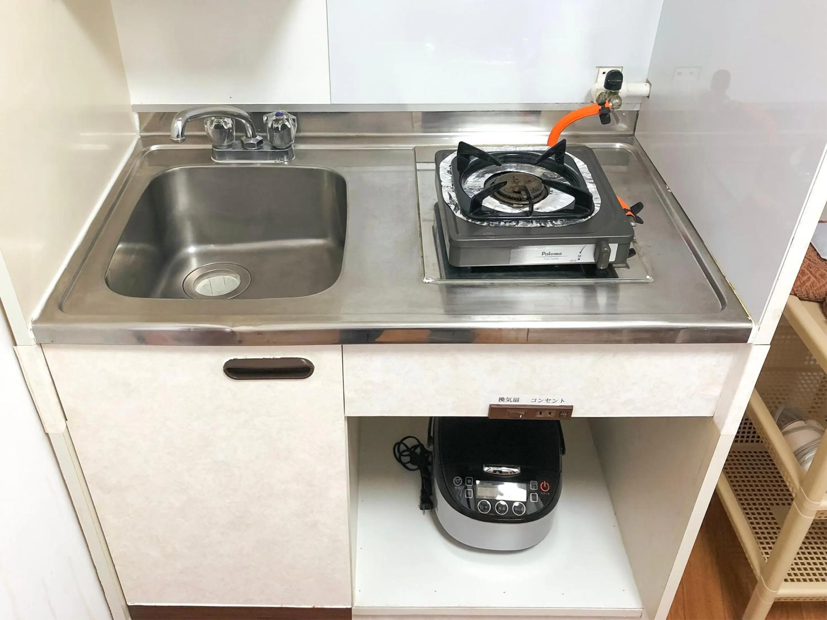 Kitchen or kitchenette in Sunset Hills Inn Naha