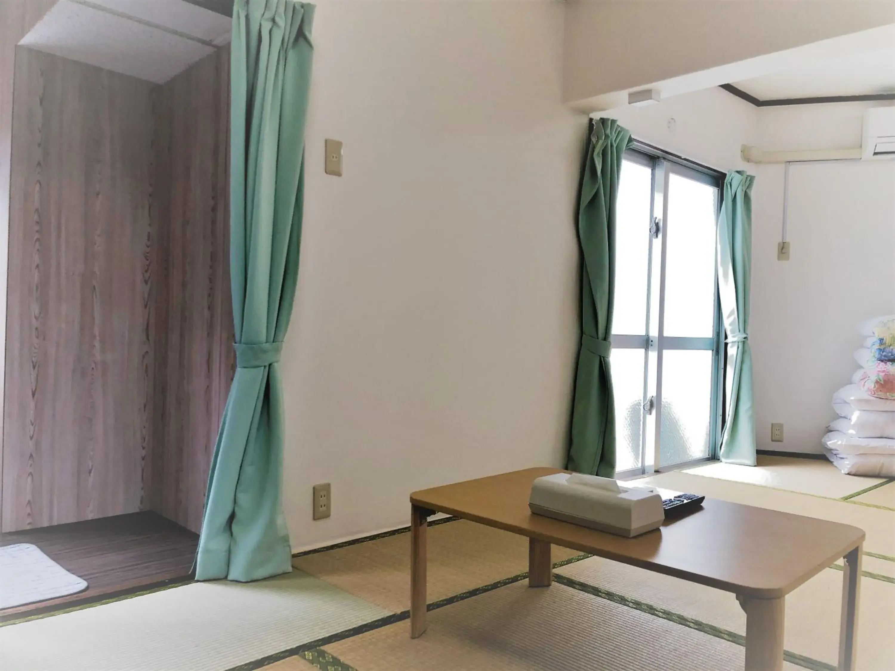 Photo of the whole room in Sunset Hills Inn Naha Photo of the whole room in Sunset Hills Inn Naha