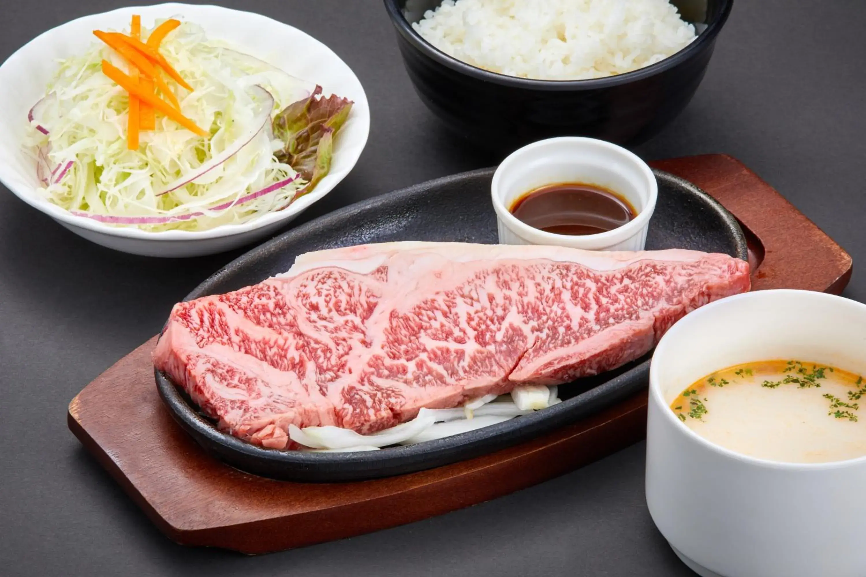 Restaurant/places to eat in Sunset Hills Inn Naha Restaurant/places to eat in Sunset Hills Inn Naha