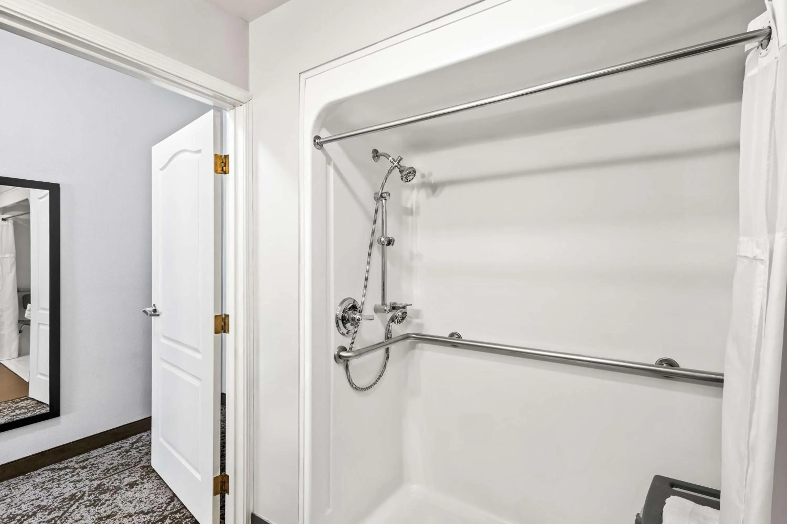 Bathroom in Best Western Fort Wayne Inn & Suites North