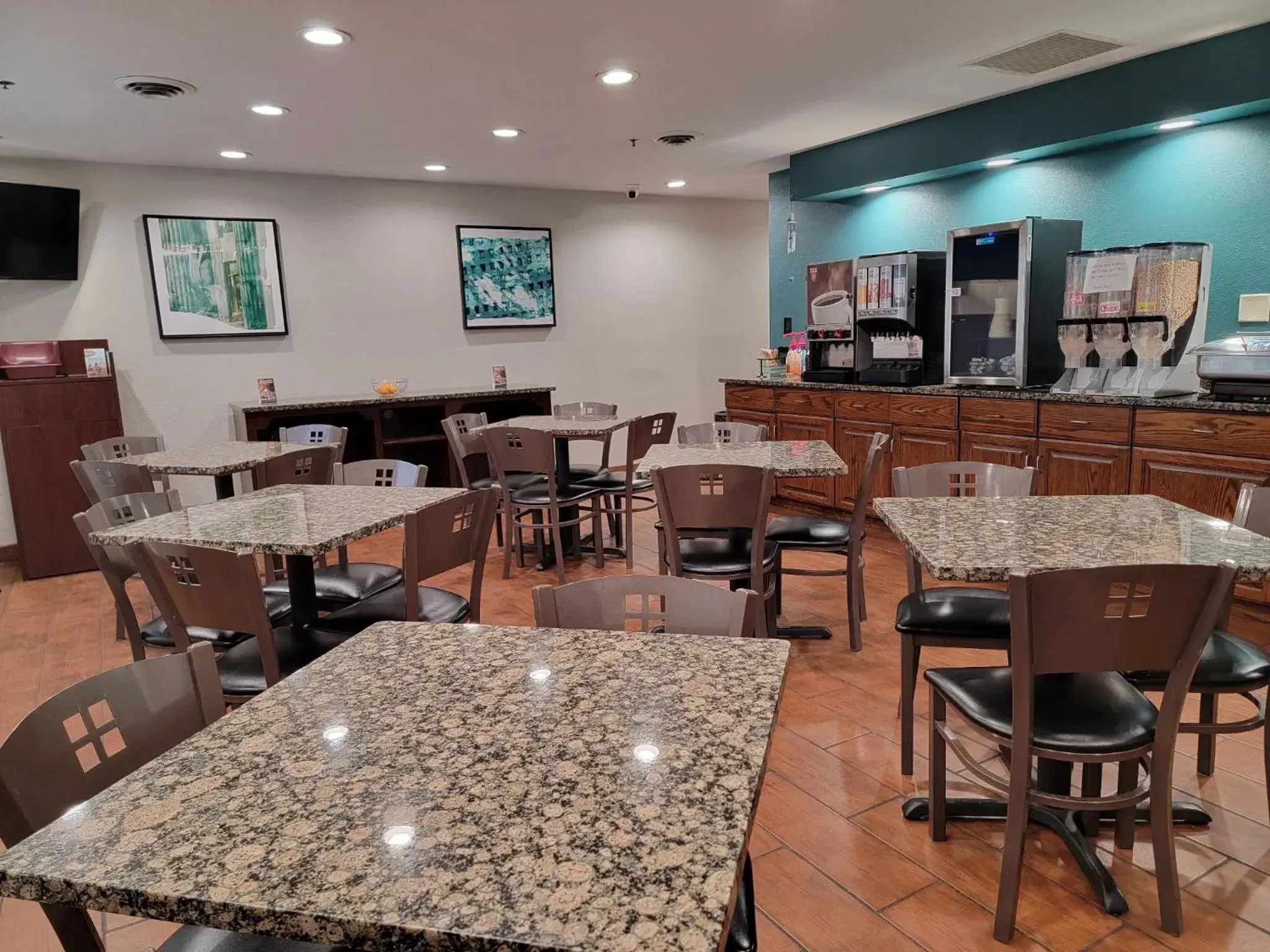 Breakfast in Best Western Fort Wayne Inn & Suites North Breakfast in Best Western Fort Wayne Inn & Suites North