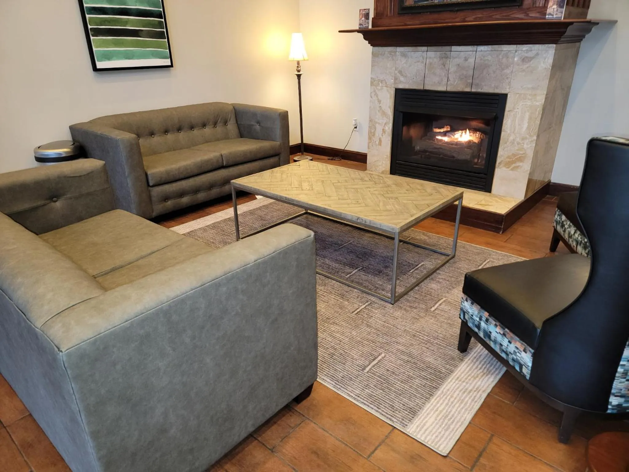 Seating area in Best Western Fort Wayne Inn & Suites North