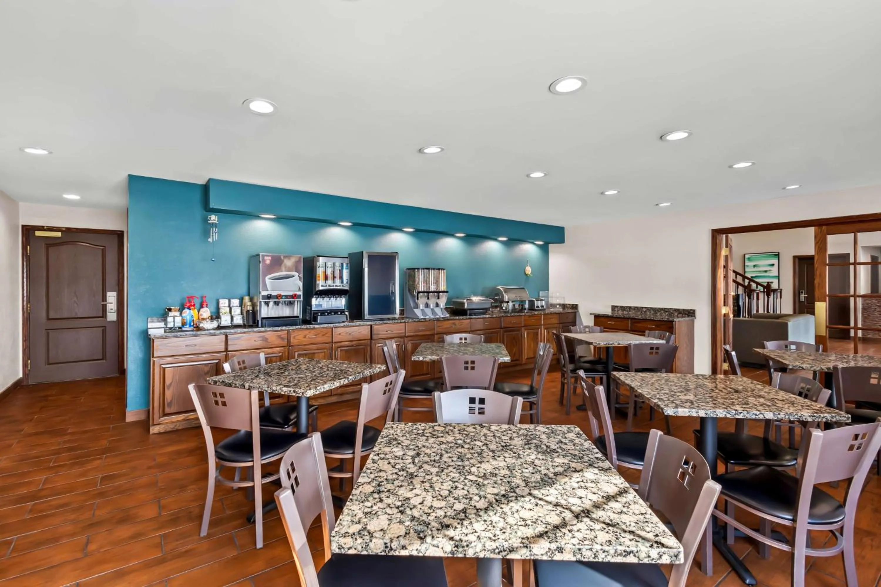 Breakfast in Best Western Fort Wayne Inn & Suites North