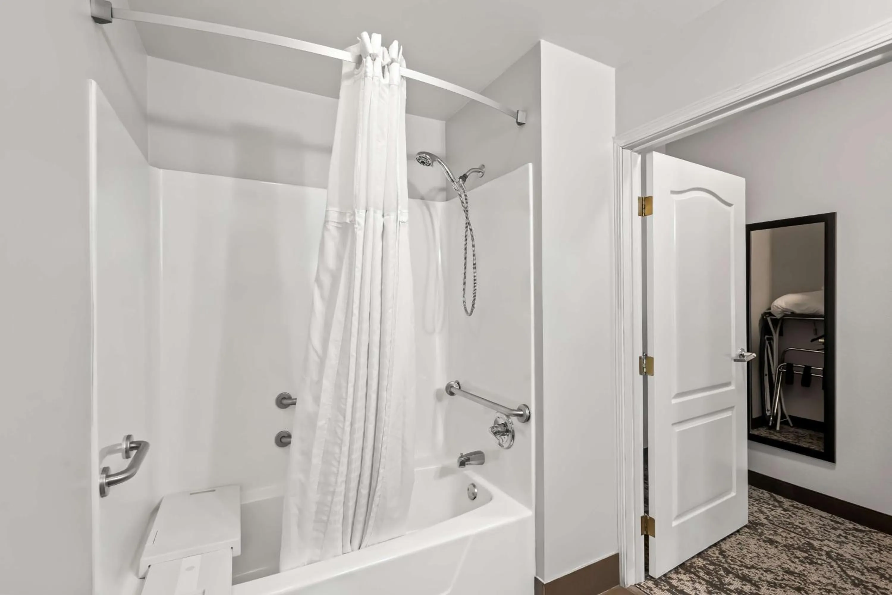 Bathroom in Best Western Fort Wayne Inn & Suites North