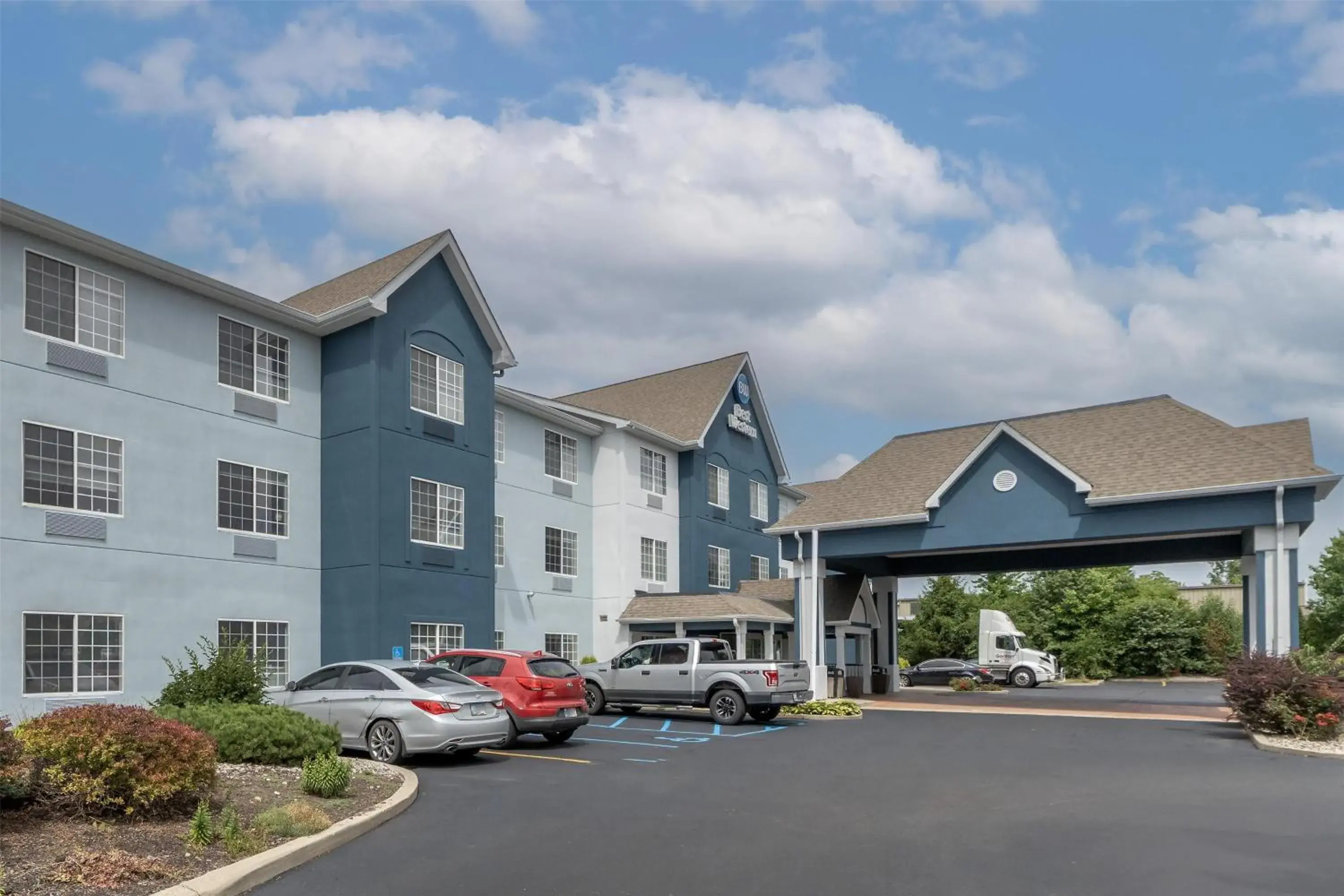 Property building in Best Western Fort Wayne Inn & Suites North Property building in Best Western Fort Wayne Inn & Suites North