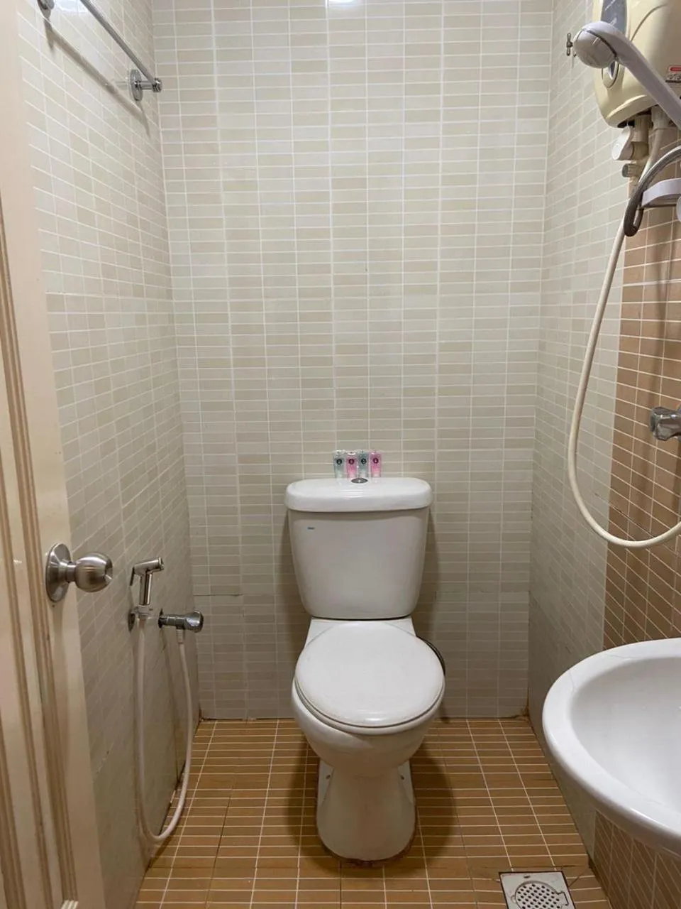 Shower in HOTEL SAHARA SDN BHD