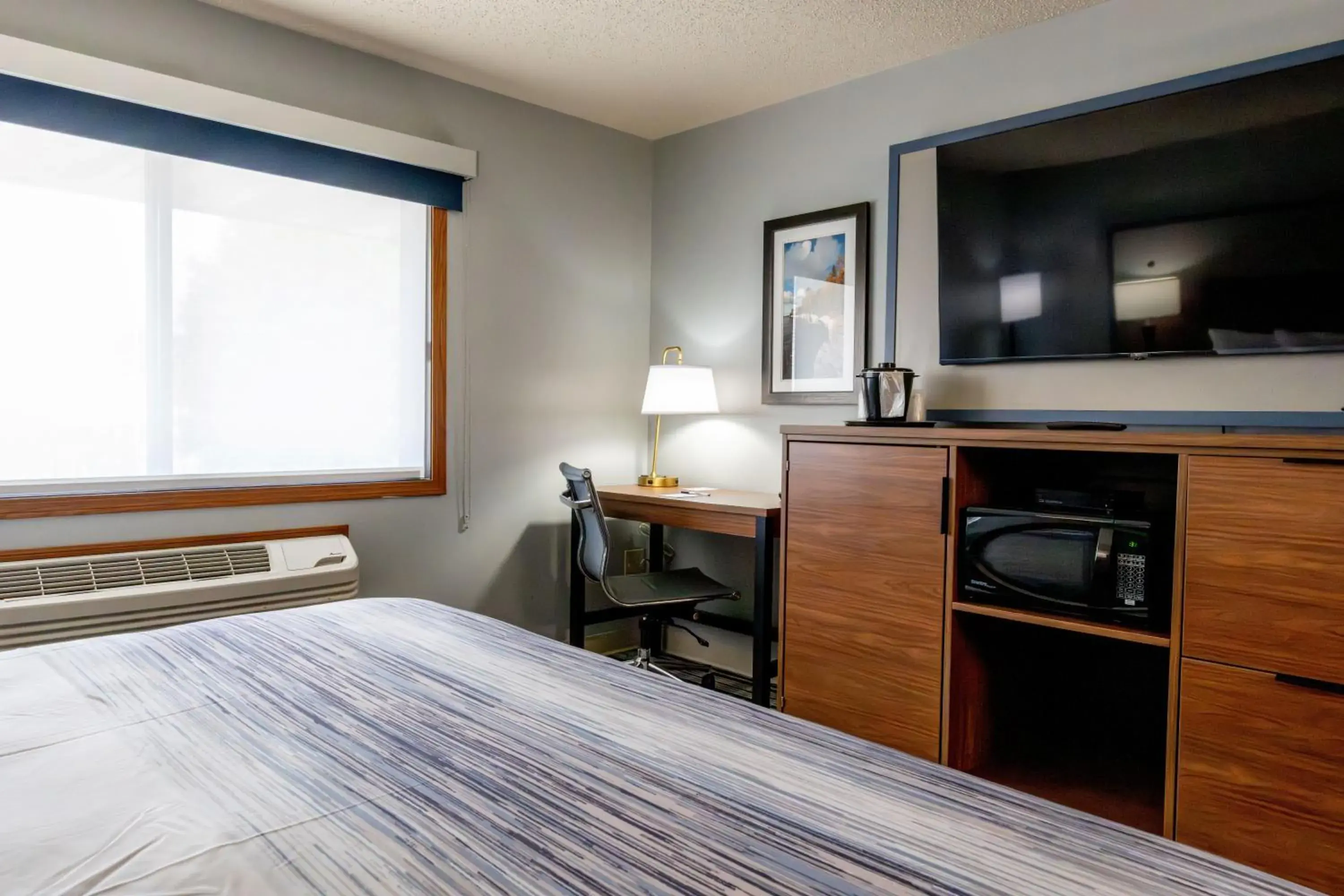 Photo of the whole room, Bed in AmericInn by Wyndham Sturgeon Bay Photo of the whole room, Bed in AmericInn by Wyndham Sturgeon Bay