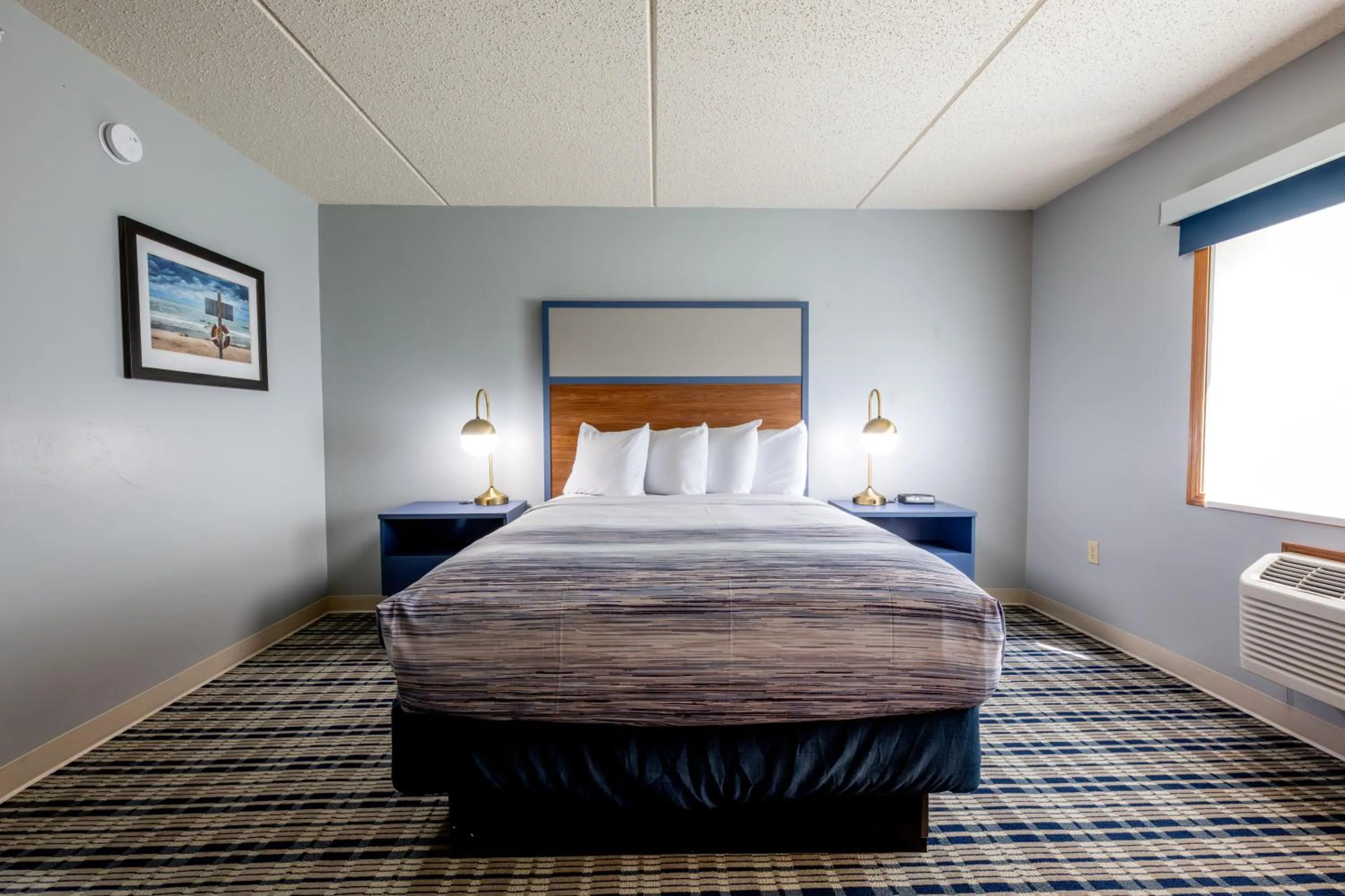 Bed in AmericInn by Wyndham Sturgeon Bay